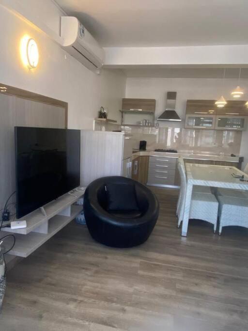 Coastal Roses 2 bedrooms summer vacation private beachfront furnished apartment flic en flac view 4