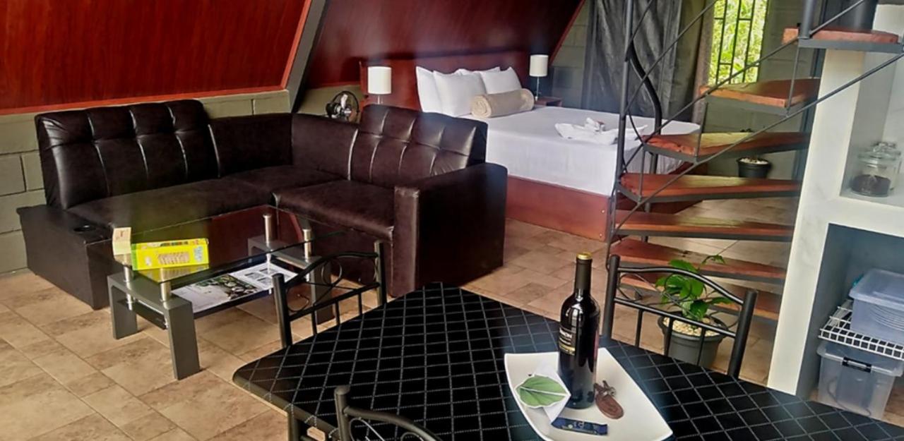 Yarumo Lodge, Río Celeste Black Chalets