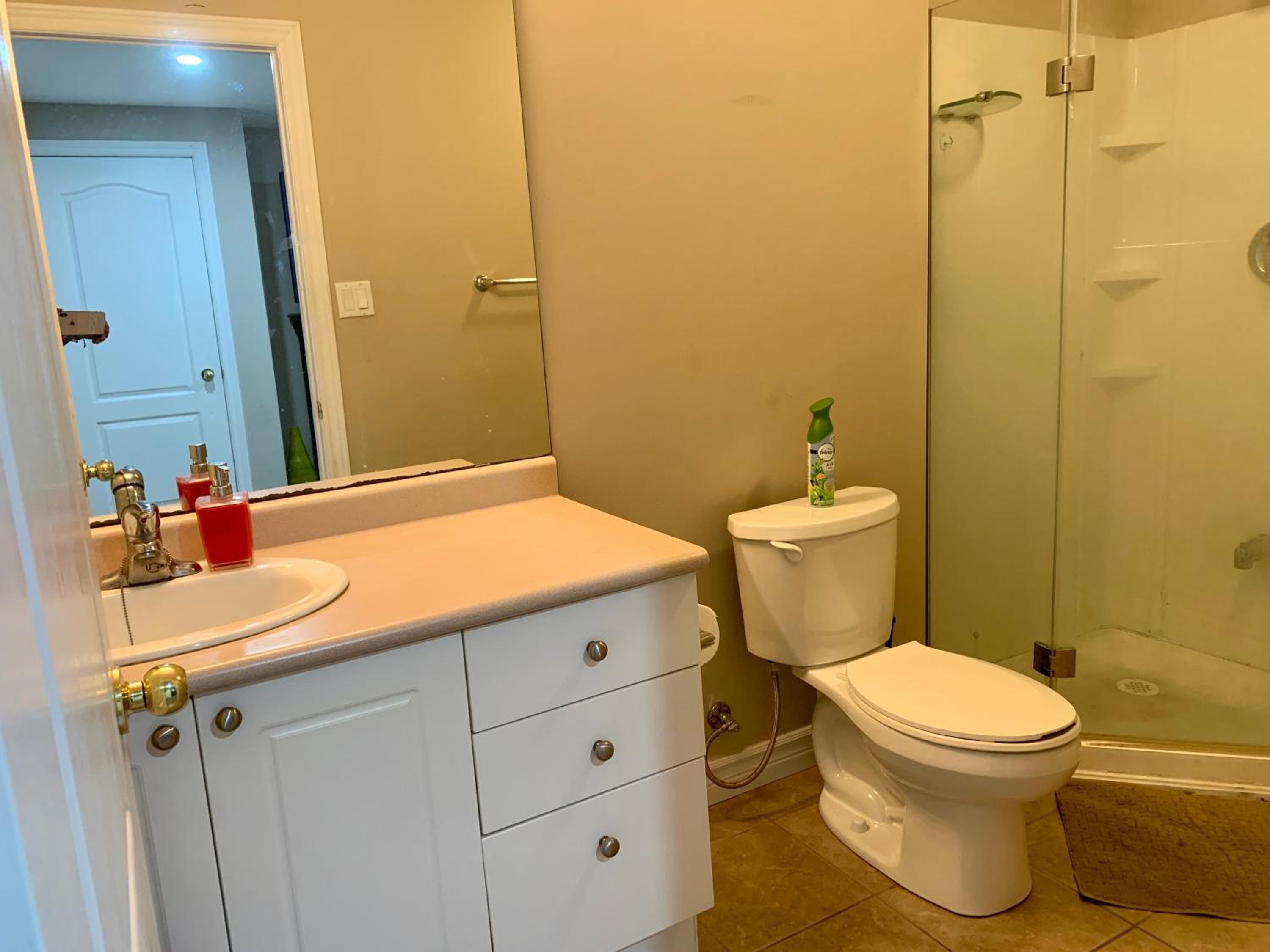 Guelph Vacations - 2 bedroom basement with private side entrance - Property Image 12