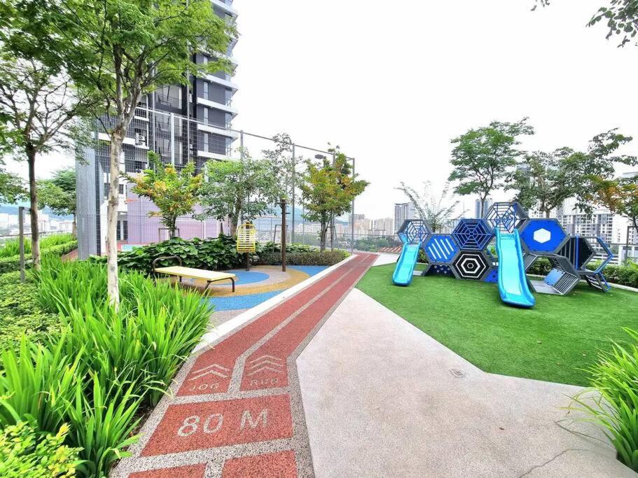 Bathtub with Seaview, 8pax, Urban Suites - 5km to Komtar photo 2