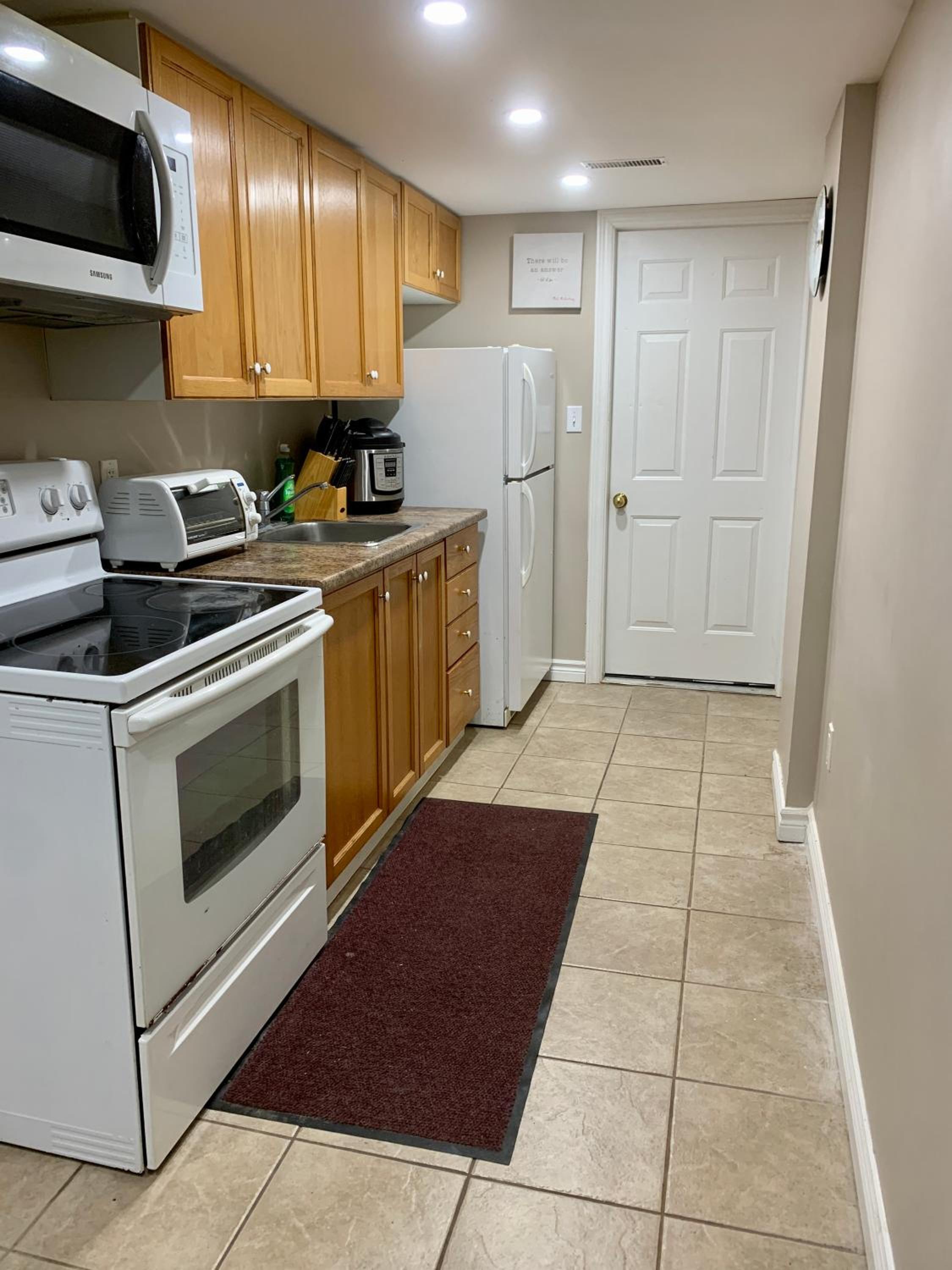 Guelph Vacations - 2 bedroom basement with private side entrance - Property Image 10