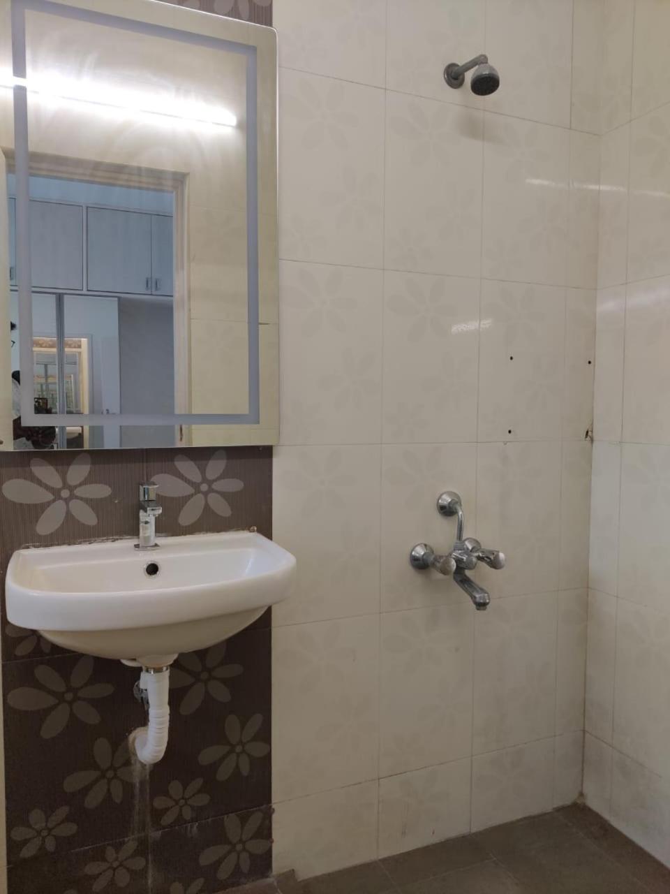 Sunshine 1BHK Penthouse @Virugambakkam