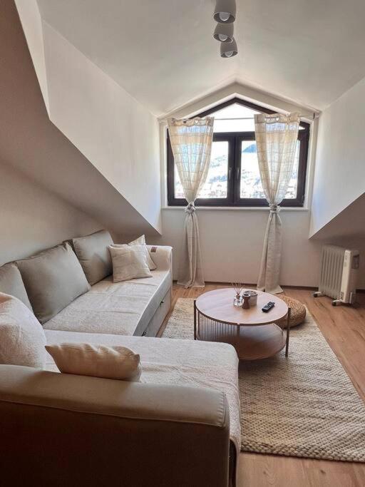Cozy 1 bedroom apartment next to the gondola