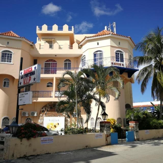 Dominicus Castillo Paradise