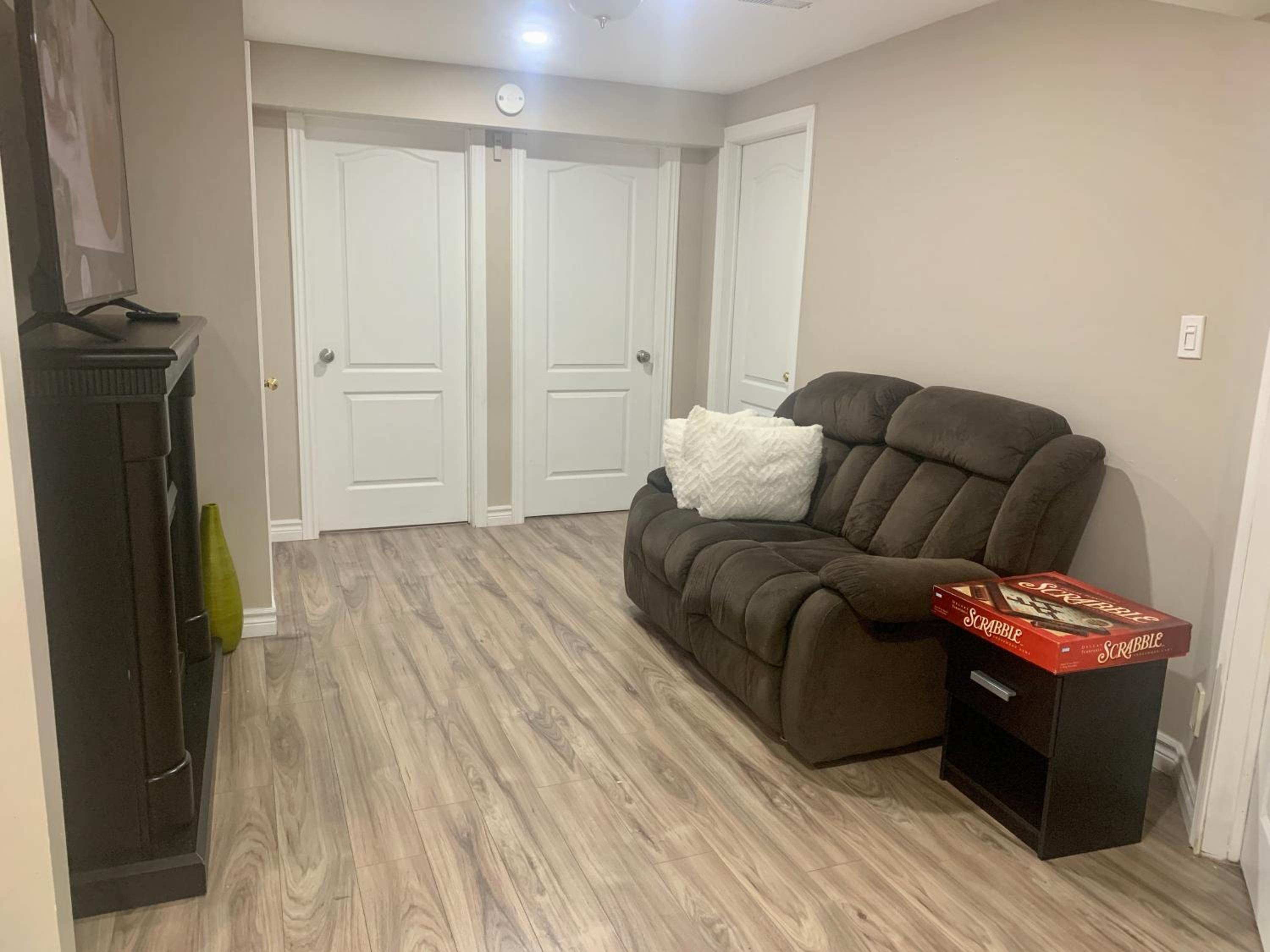 Guelph Vacations - 2 bedroom basement with private side entrance - Property Image 6