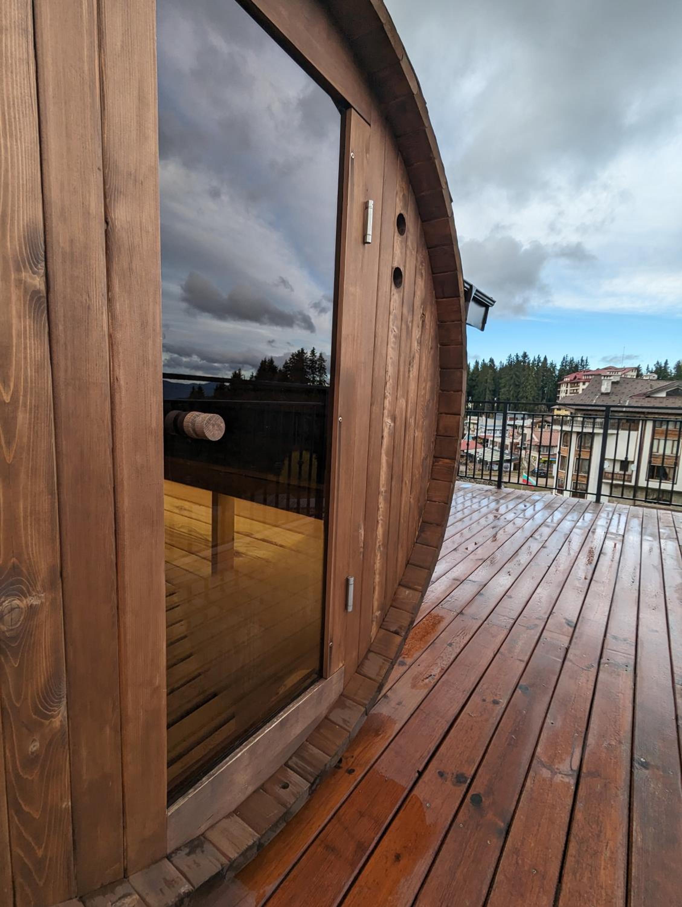 Pine & Wine Sauna Apartment