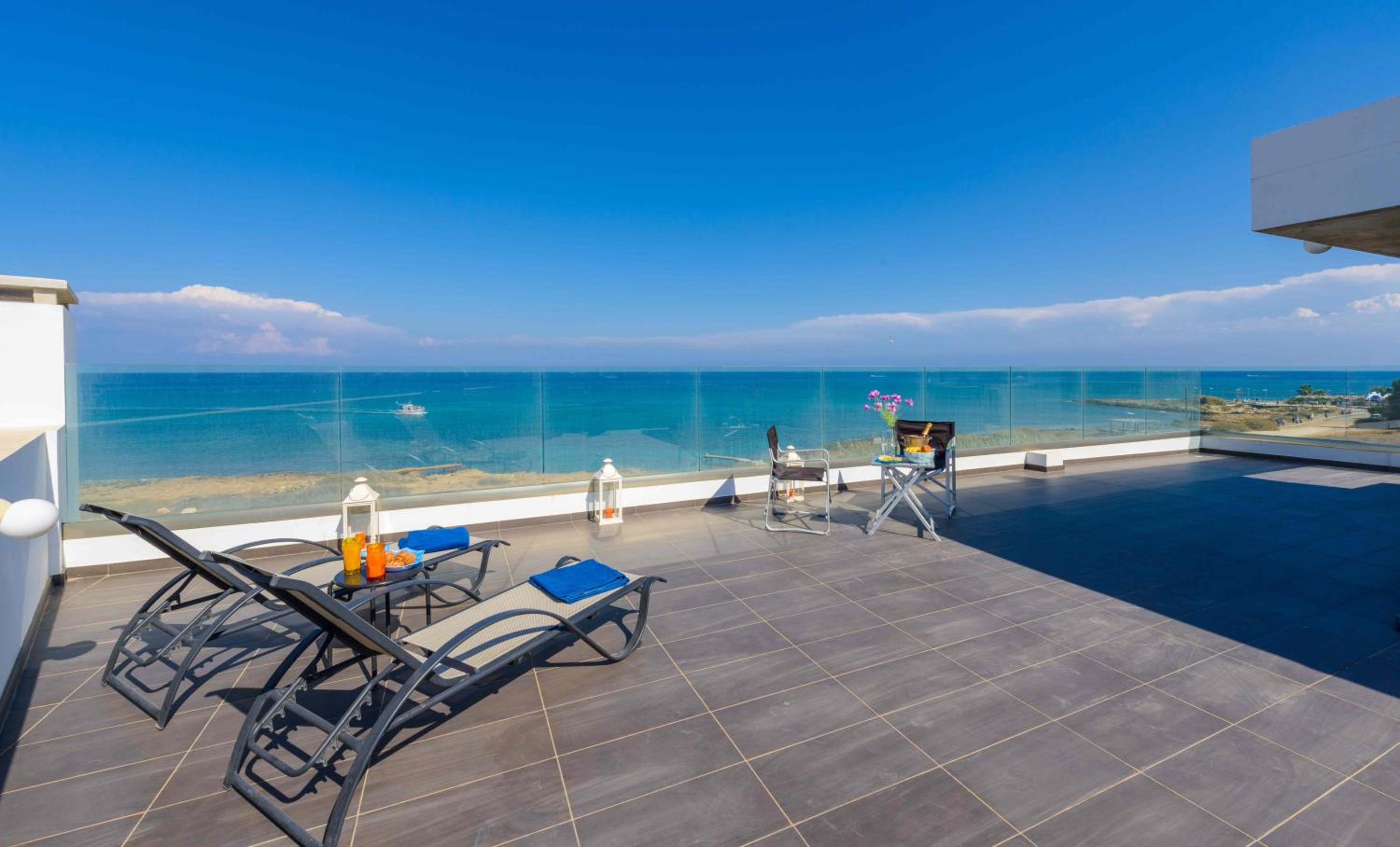 Luxury villa by the sea with heated pool