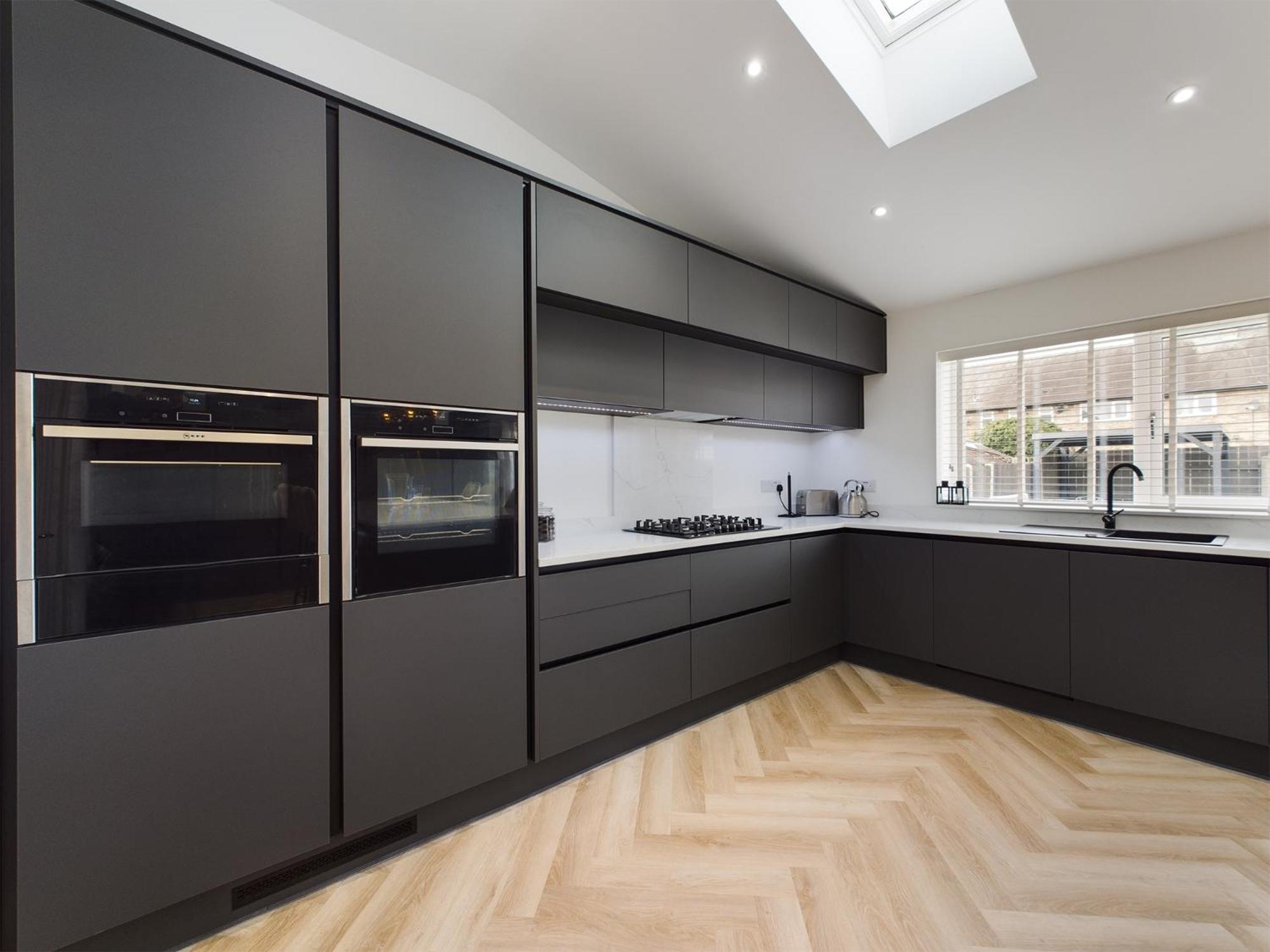Luxury Modern Spacious House view 3