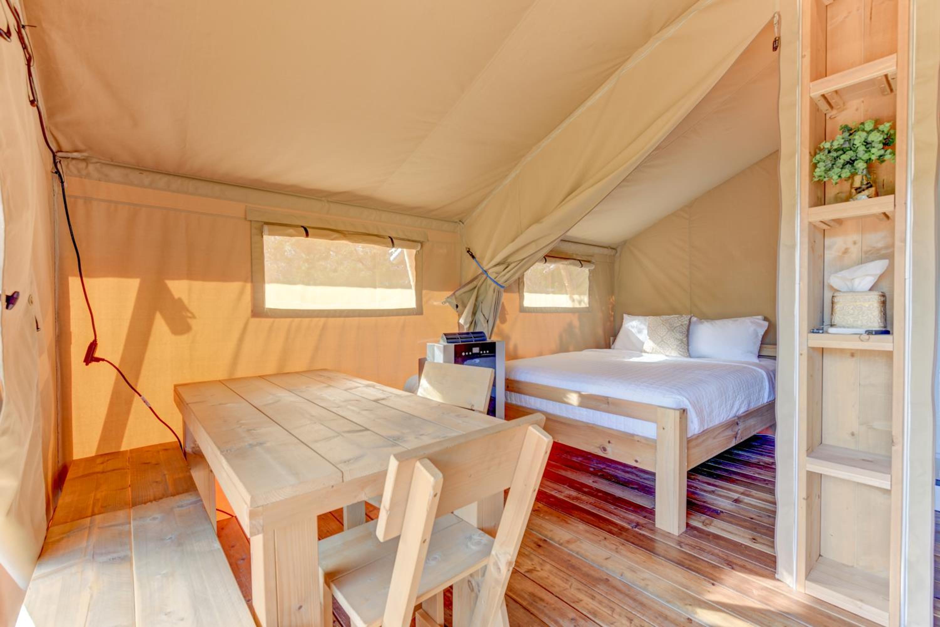 Glamping Retreat on Scenic Winery