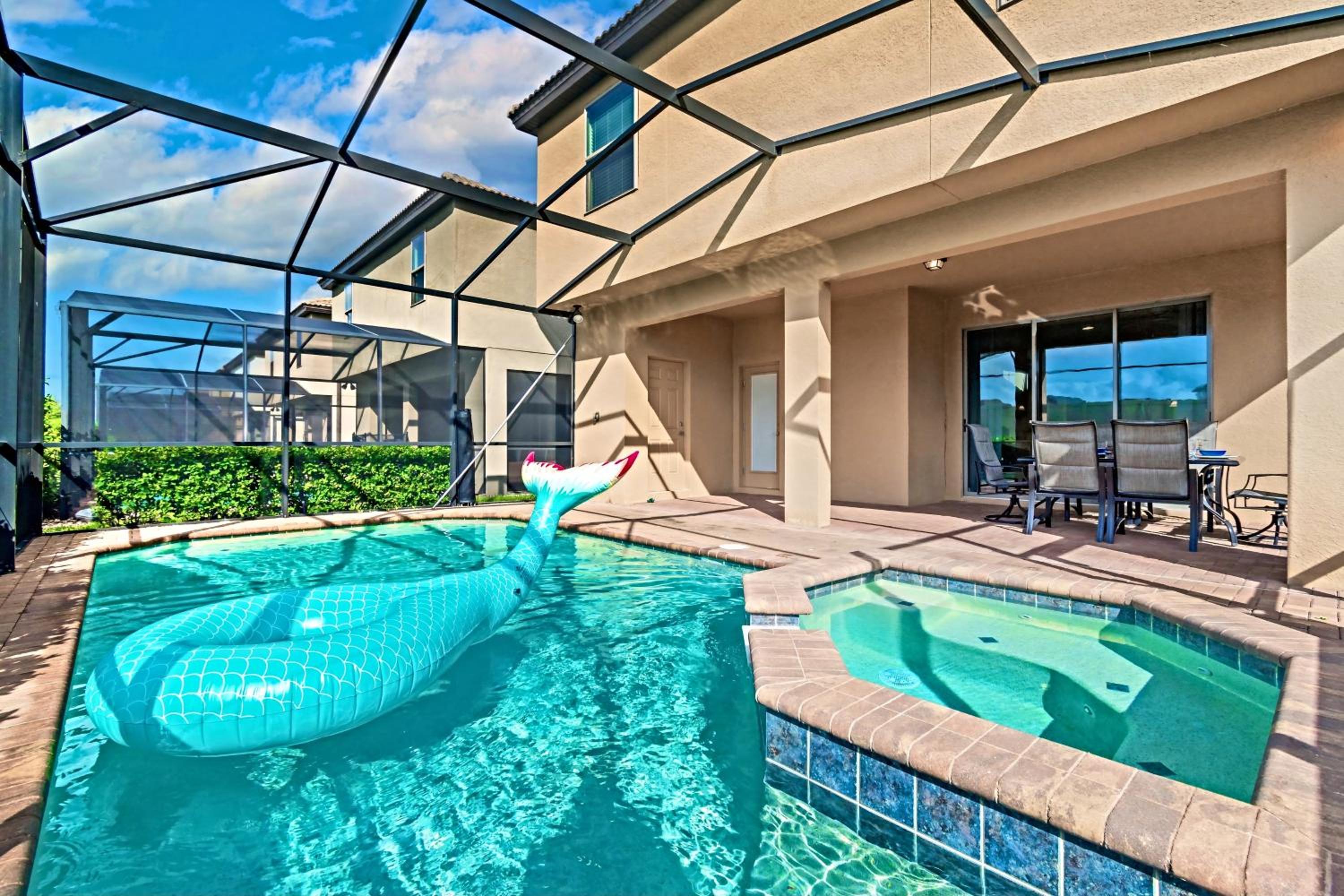 Spacious Family Villa Pool Parking Near Disney World