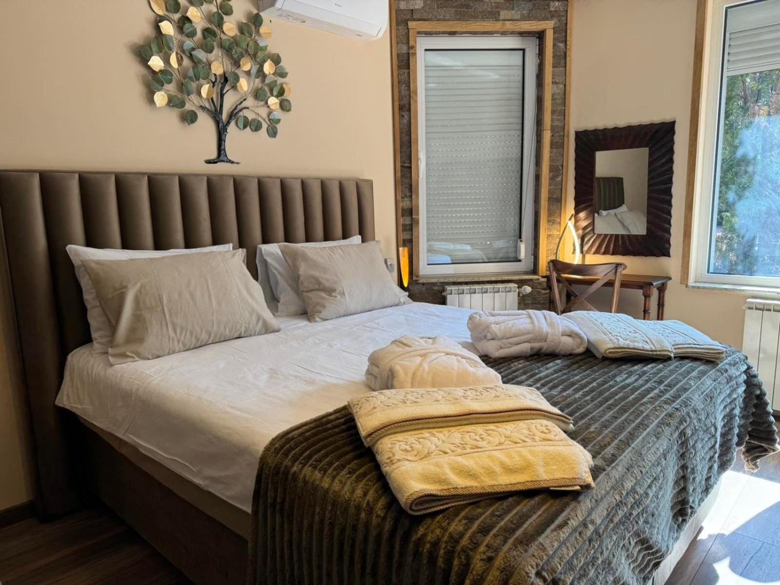 Villa Boyana City & Relax with Hot Jacuzzi and Sauna by BookVillaBG