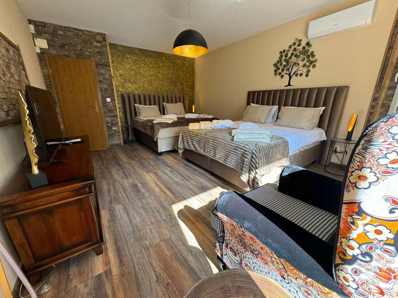 Villa Boyana City & Relax with Hot Jacuzzi and Sauna by BookVillaBG