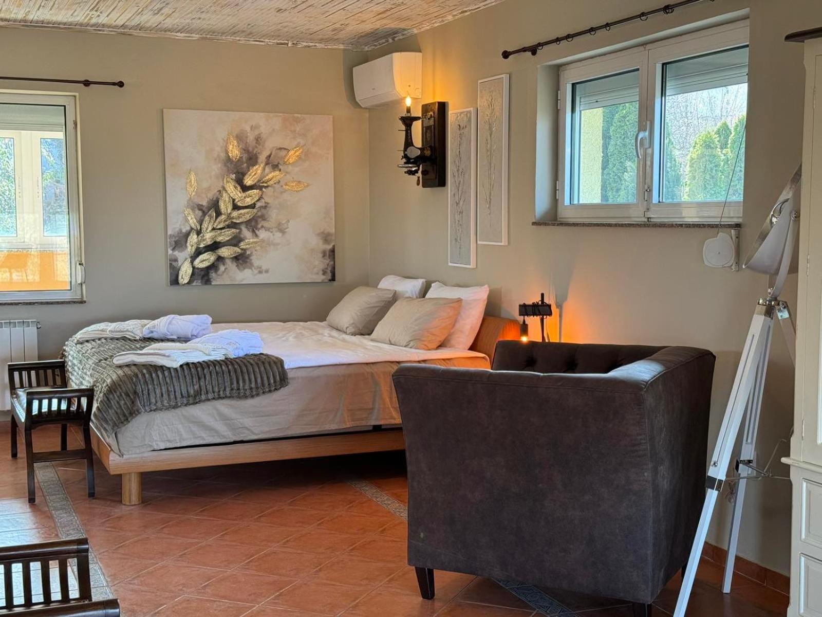 Villa Boyana City & Relax with Hot Jacuzzi and Sauna by BookVillaBG