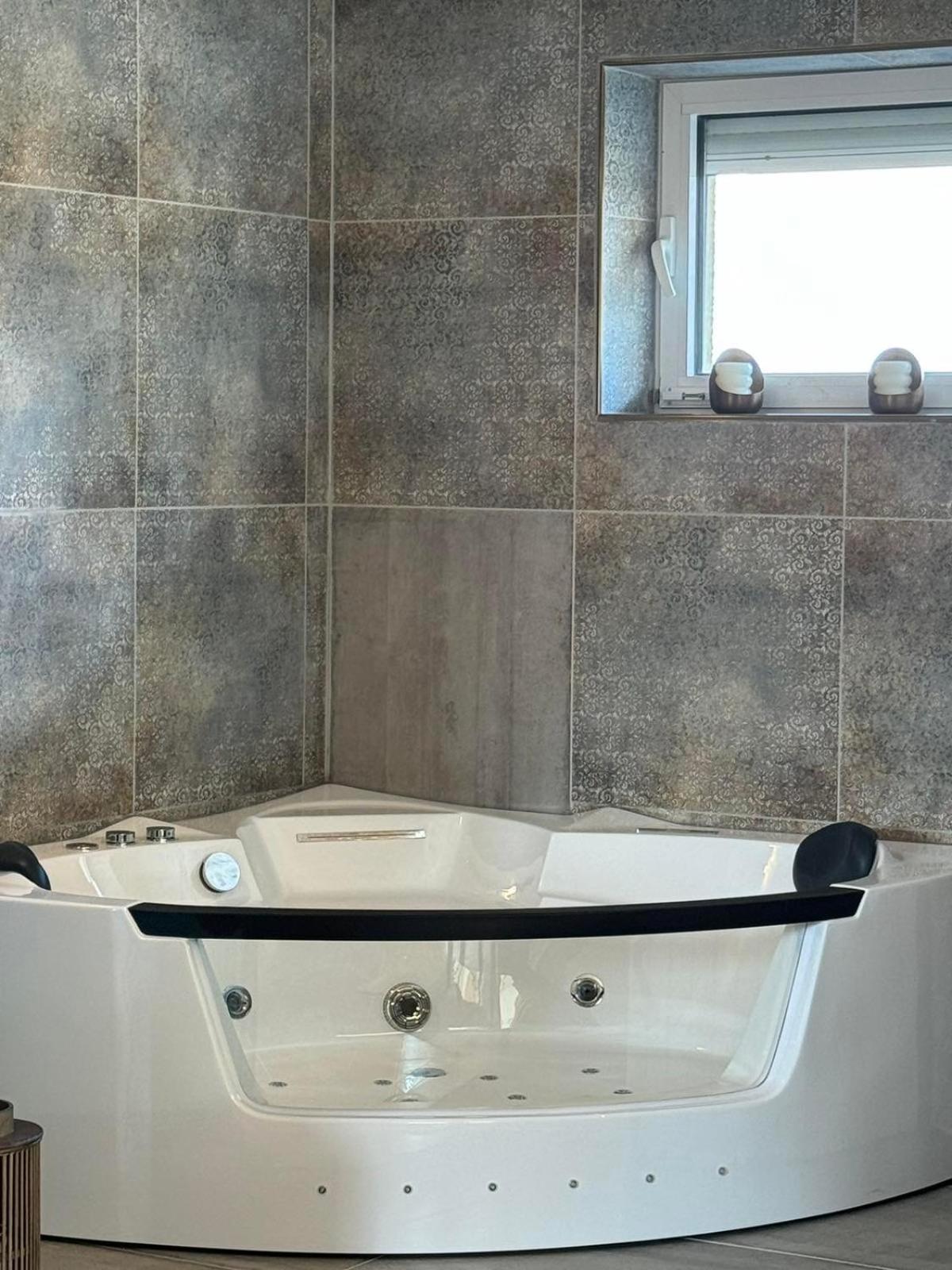 Villa Boyana City & Relax with Hot Jacuzzi and Sauna by BookVillaBG