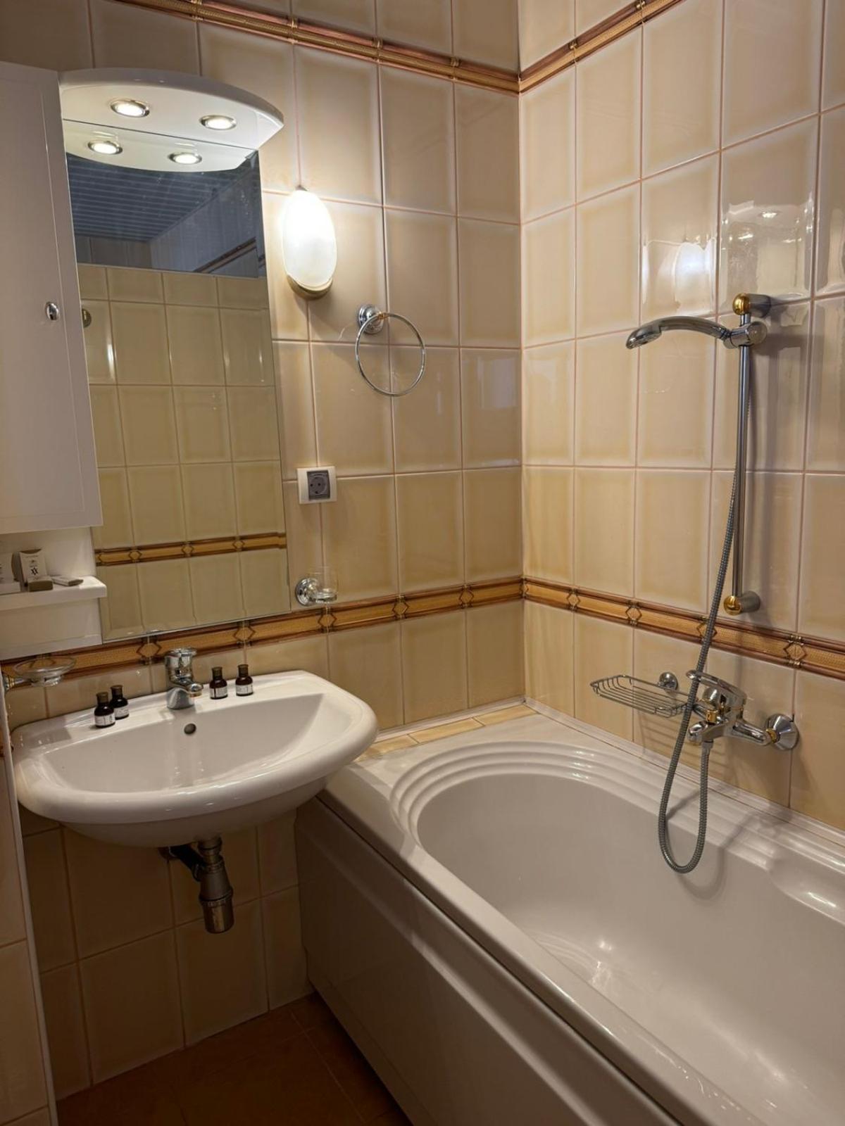Villa Boyana City & Relax with Hot Jacuzzi and Sauna by BookVillaBG