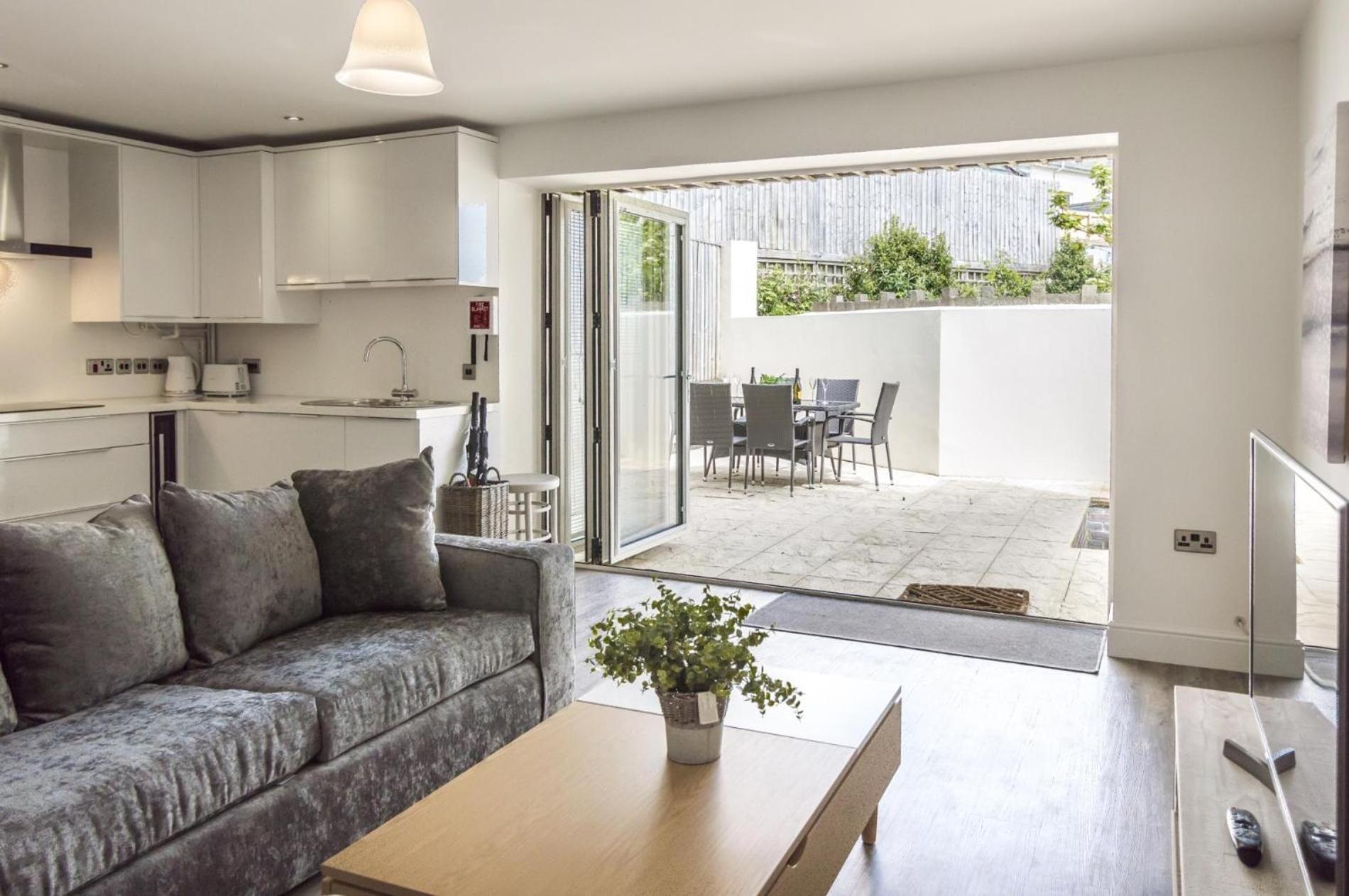 Milford Street - 5 Bedroom Luxurious Holiday Home - Saundersfoot view 4