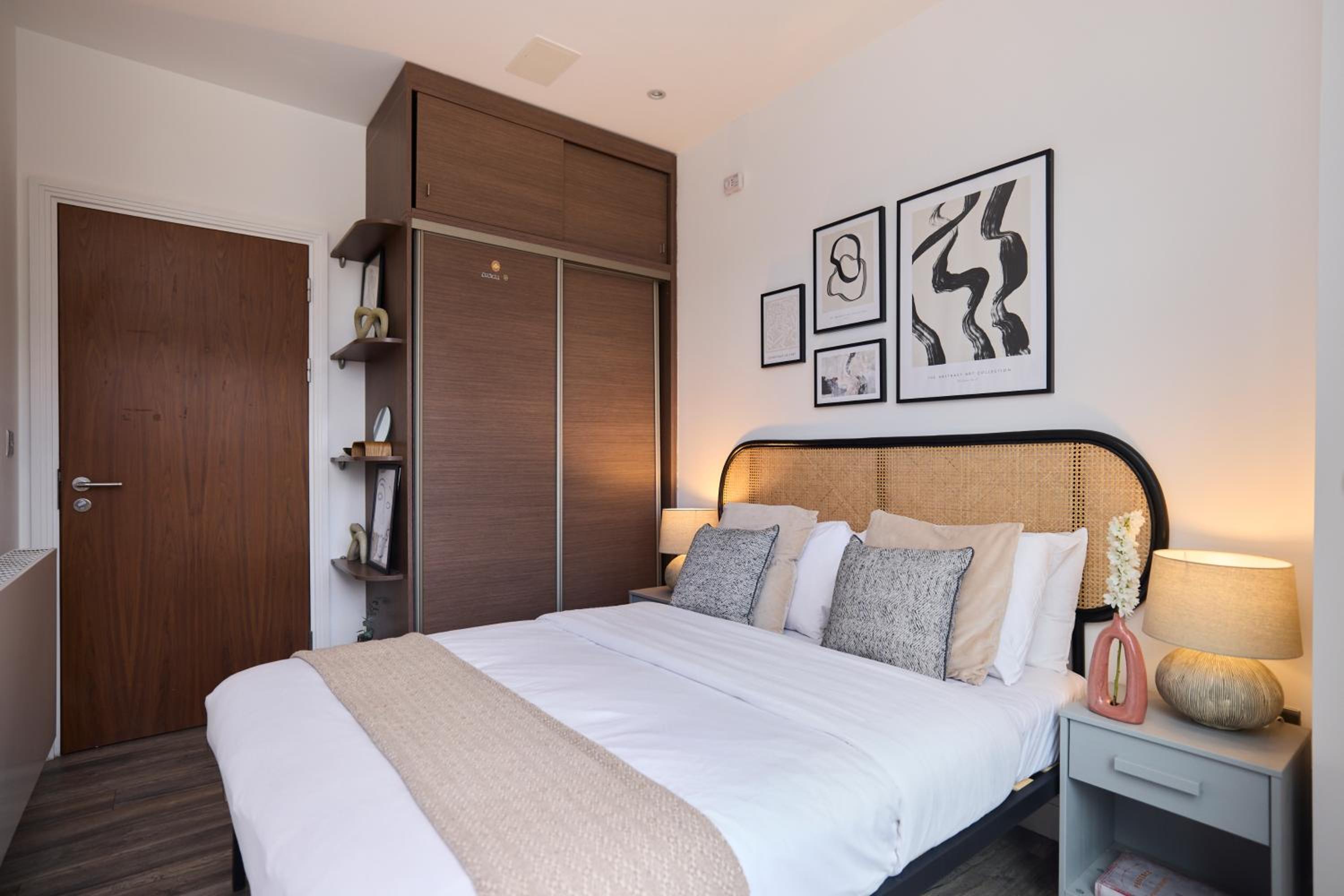 The Harlesden Classic - Lovely 2BDR Flat with Balcony