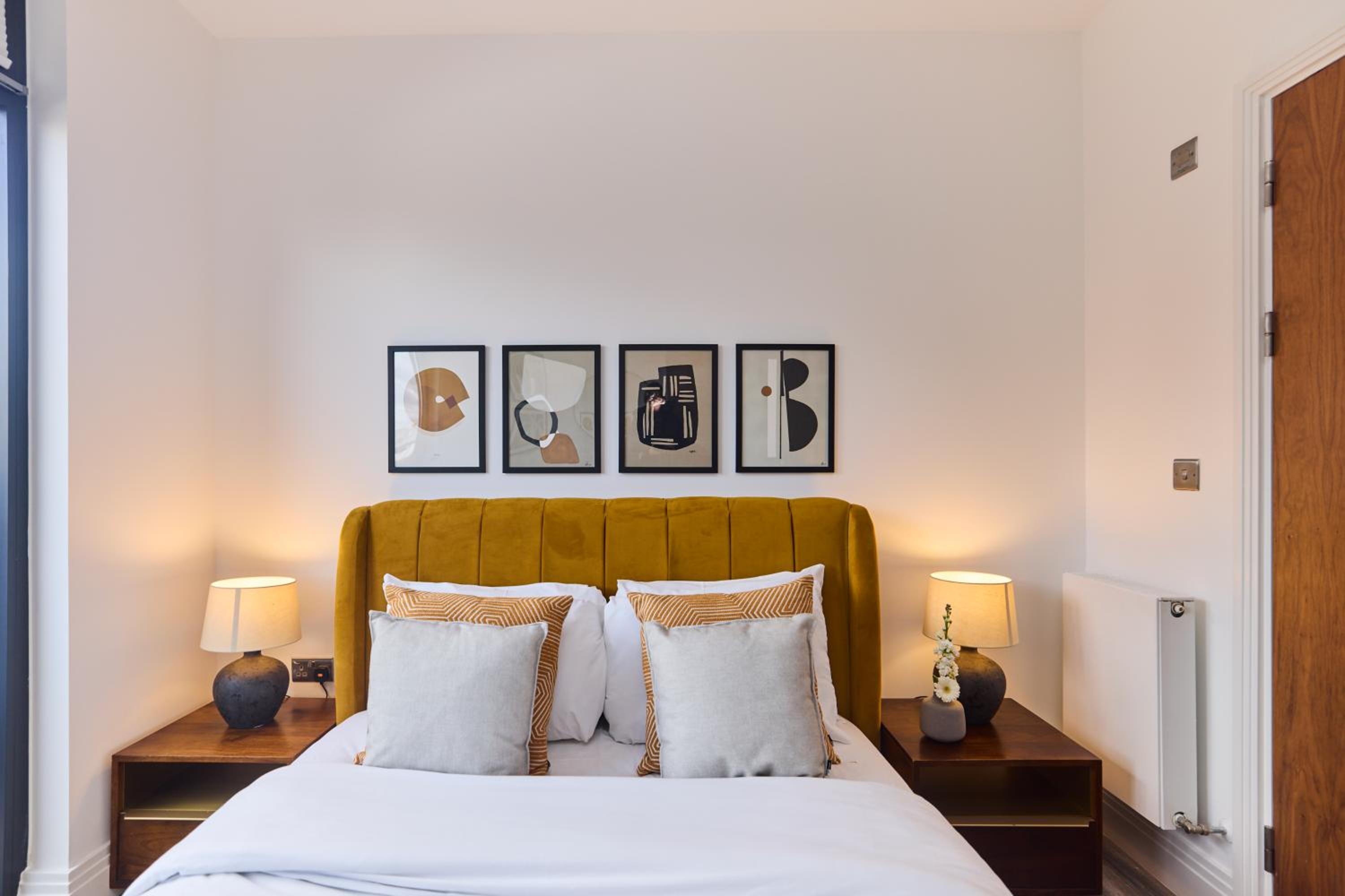 The Harlesden Classic - Lovely 2BDR Flat with Balcony