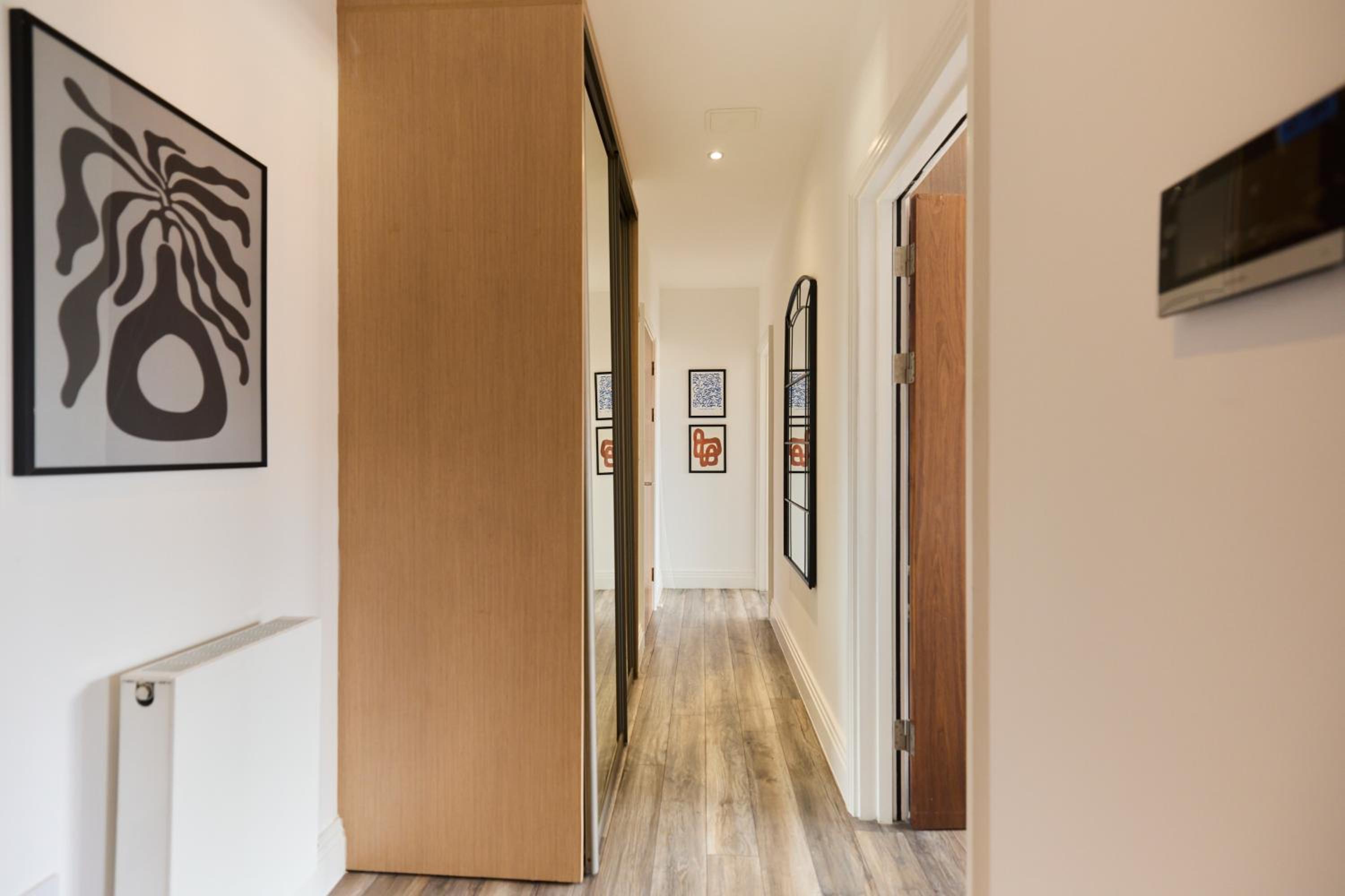 The Harlesden Classic - Lovely 2BDR Flat with Balcony