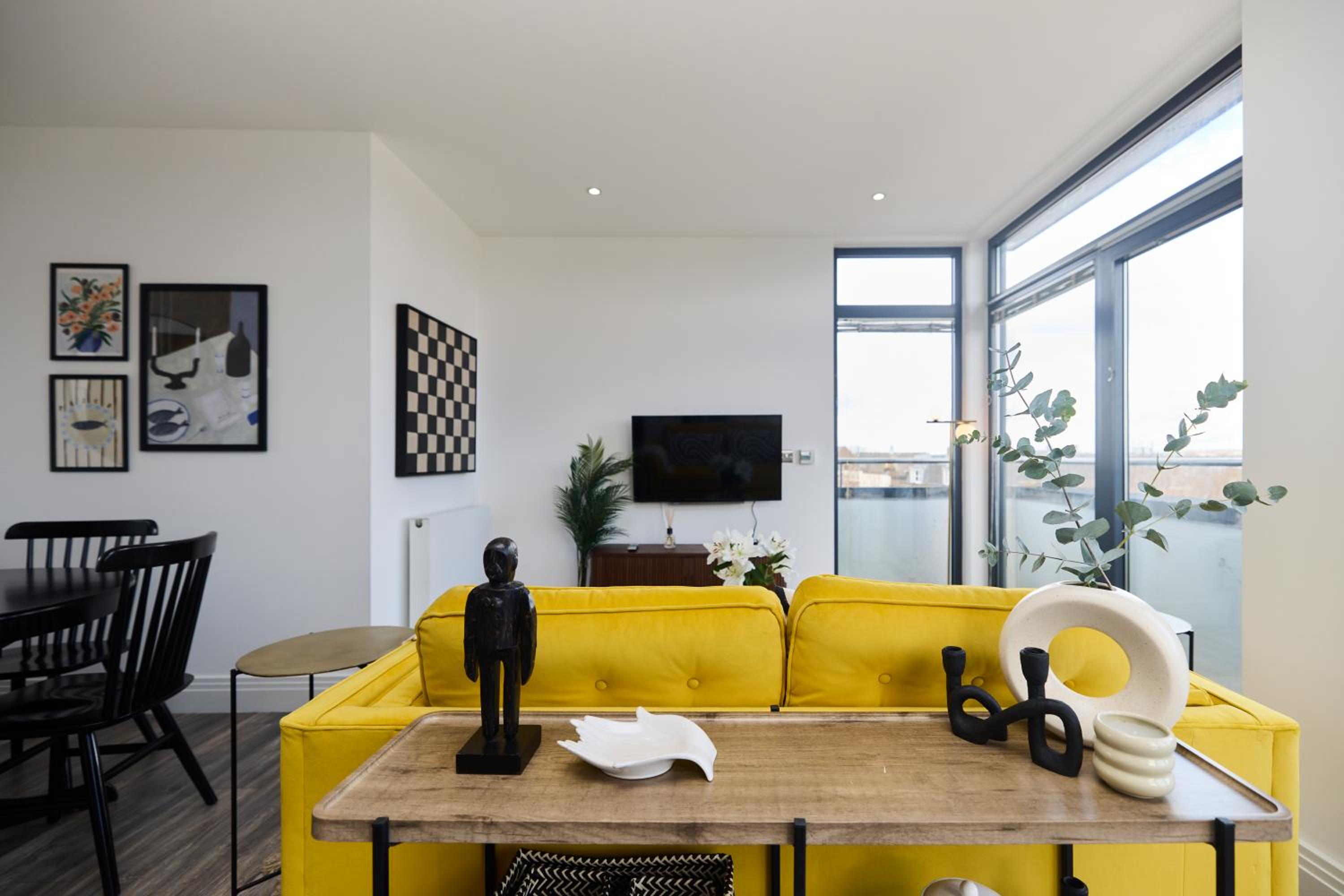 The Harlesden Classic - Lovely 2BDR Flat with Balcony