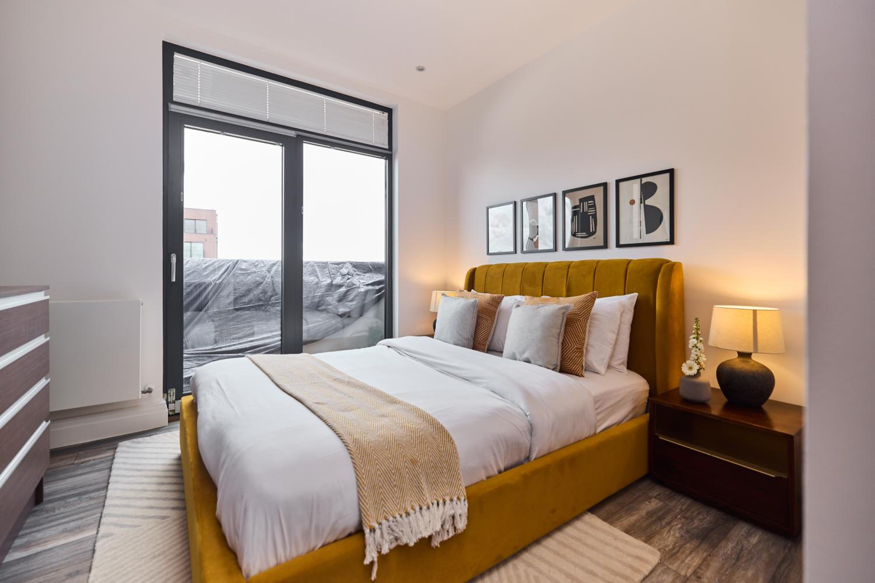 The Harlesden Classic - Lovely 2BDR Flat with Balcony