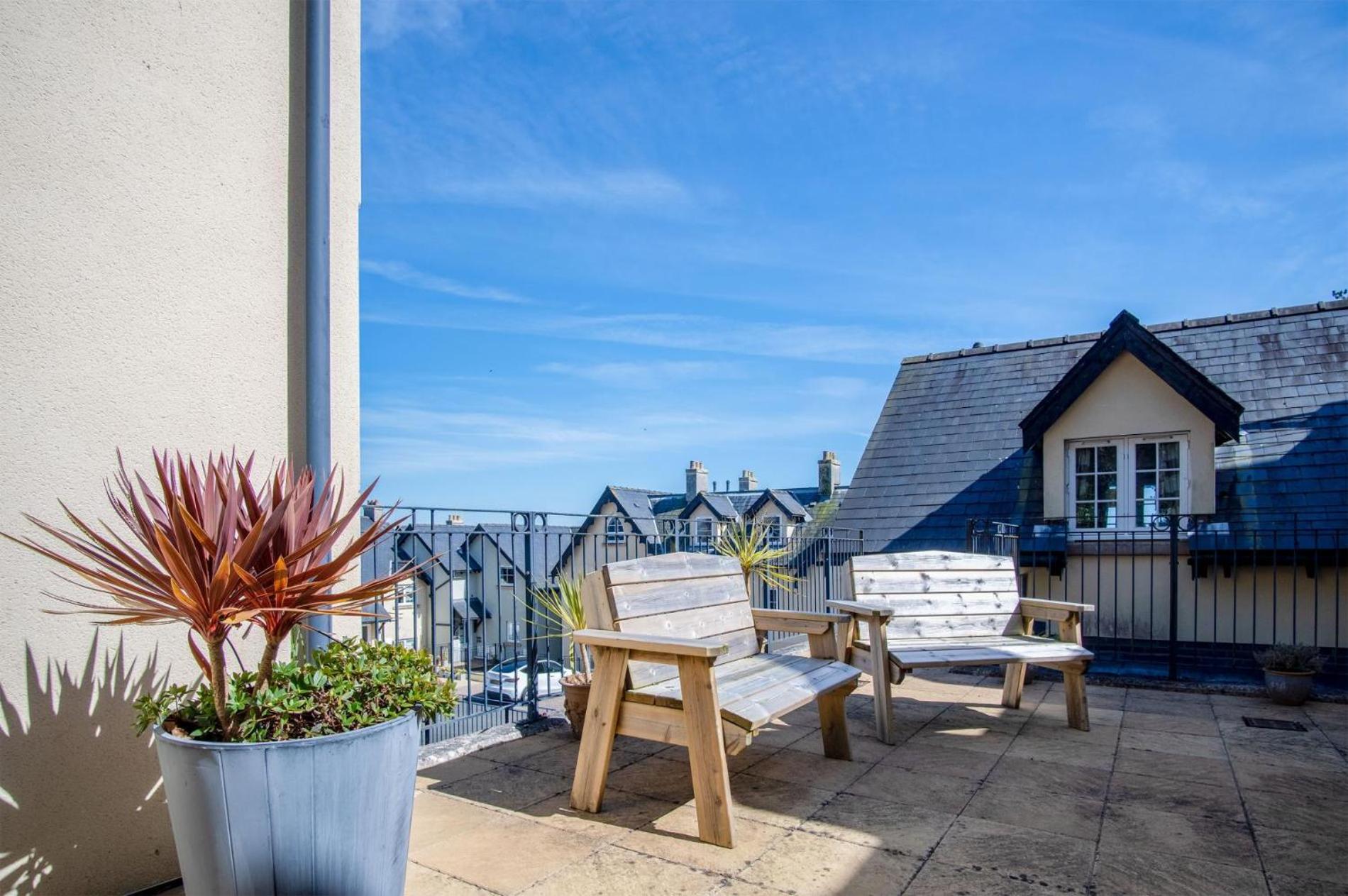 Minarvon - 2 Bedroom Apartment - Saundersfoot view 4