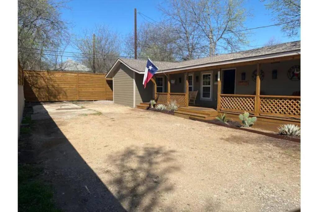 Stockyards-Walk 1 Block to StockYards-Cowboy Cabin view 5