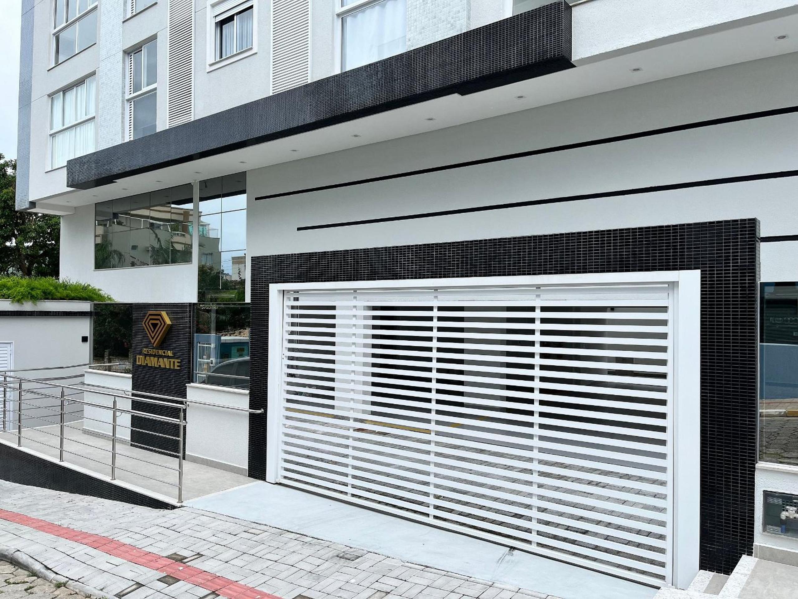 B235 - Aluguel apartamento 02 suítes com Academia