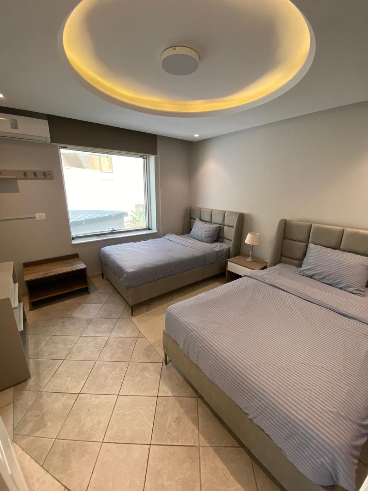 Crescent of the Lake Luxury Apartment view 3