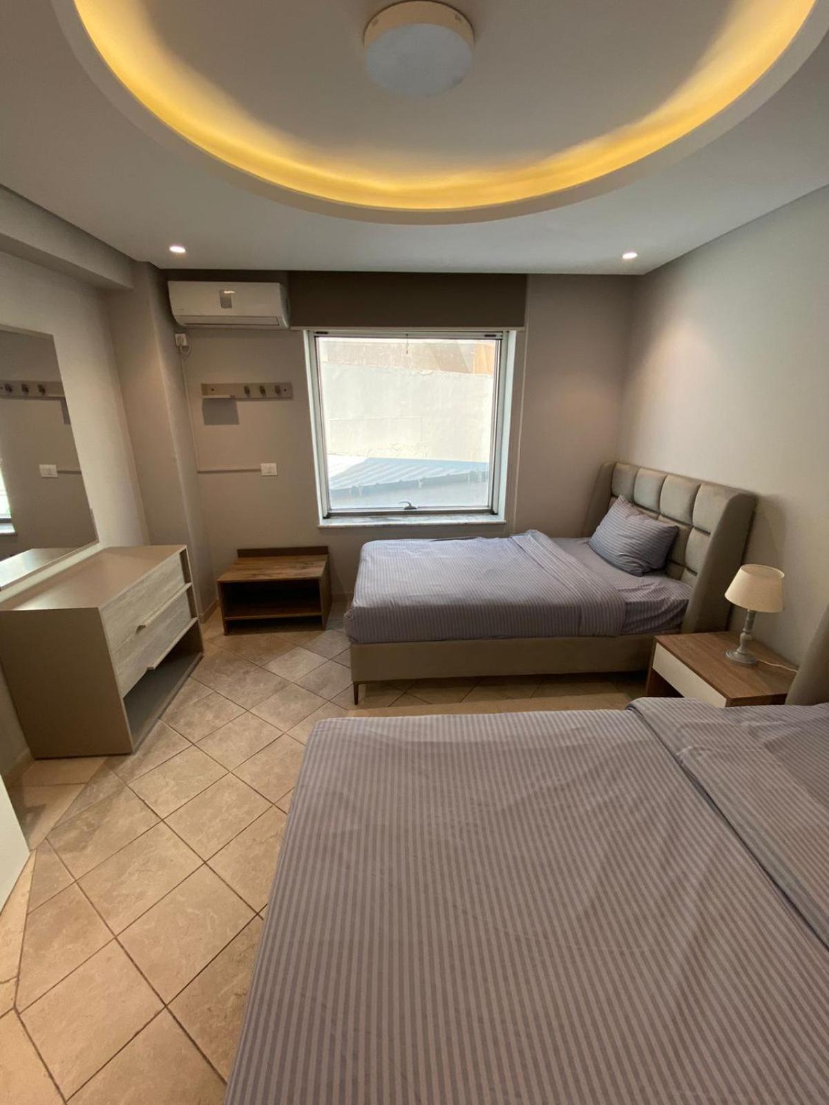 Crescent of the Lake Luxury Apartment view 4