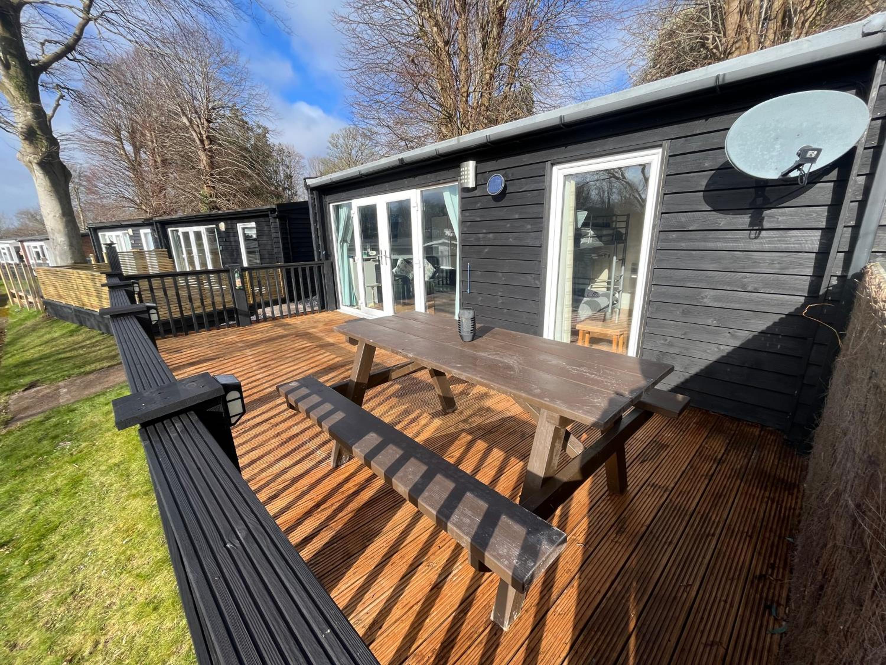Cosy North Wales 2 BEDROOM Chalet view 4