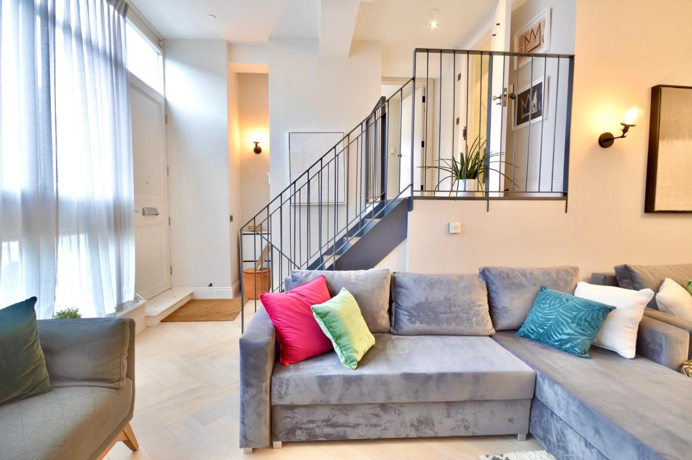 Fulham Townhouse, 2 Baths, Parking, Breakfast