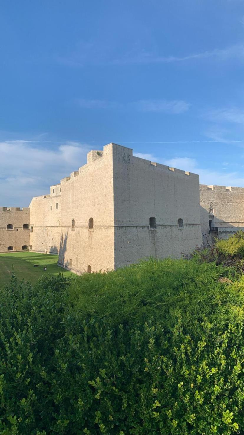 Tra mare e castello view 2
