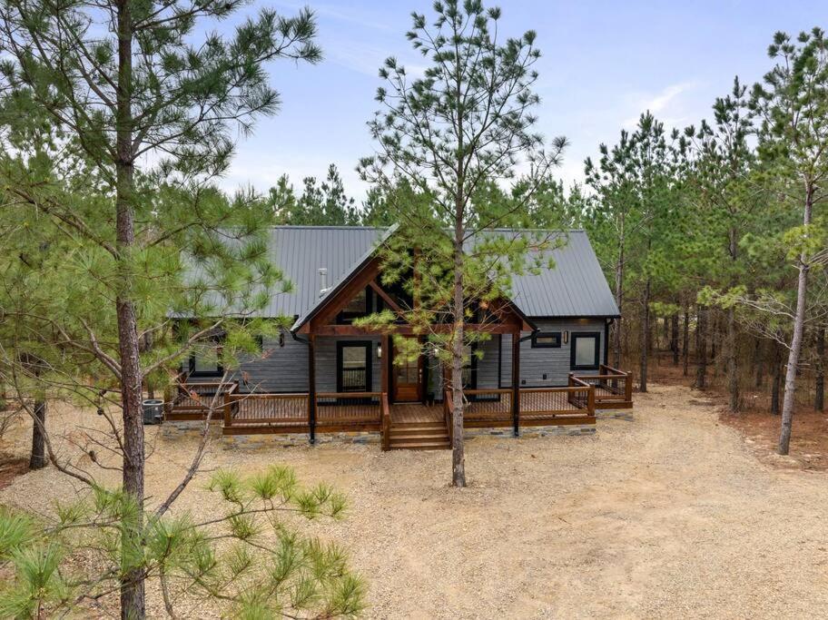 Hotel Brand New Luxury 2 Bedroom Cabin!