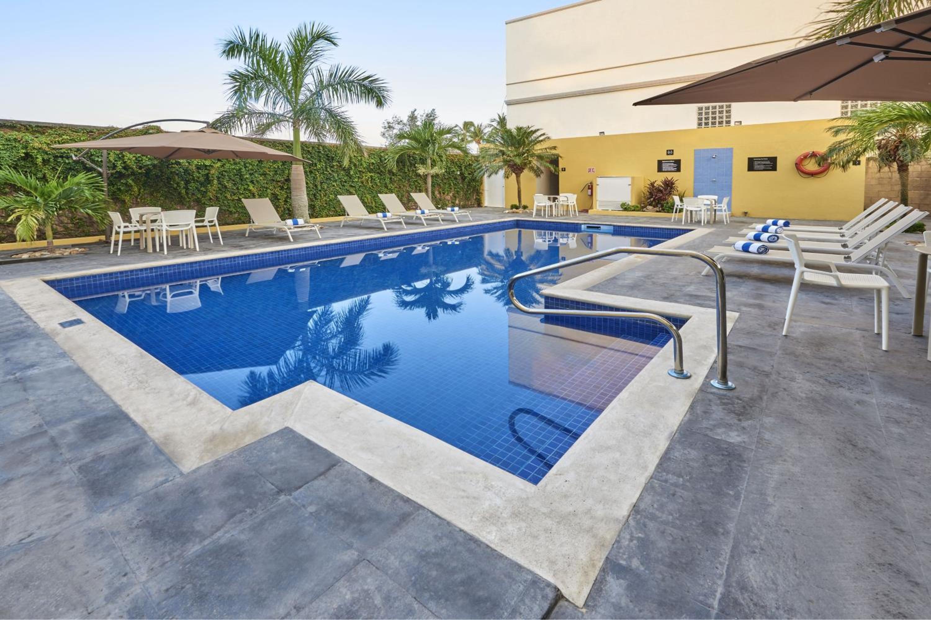 Tampico Vacations - City Express by Marriott Tampico - Property Image 1