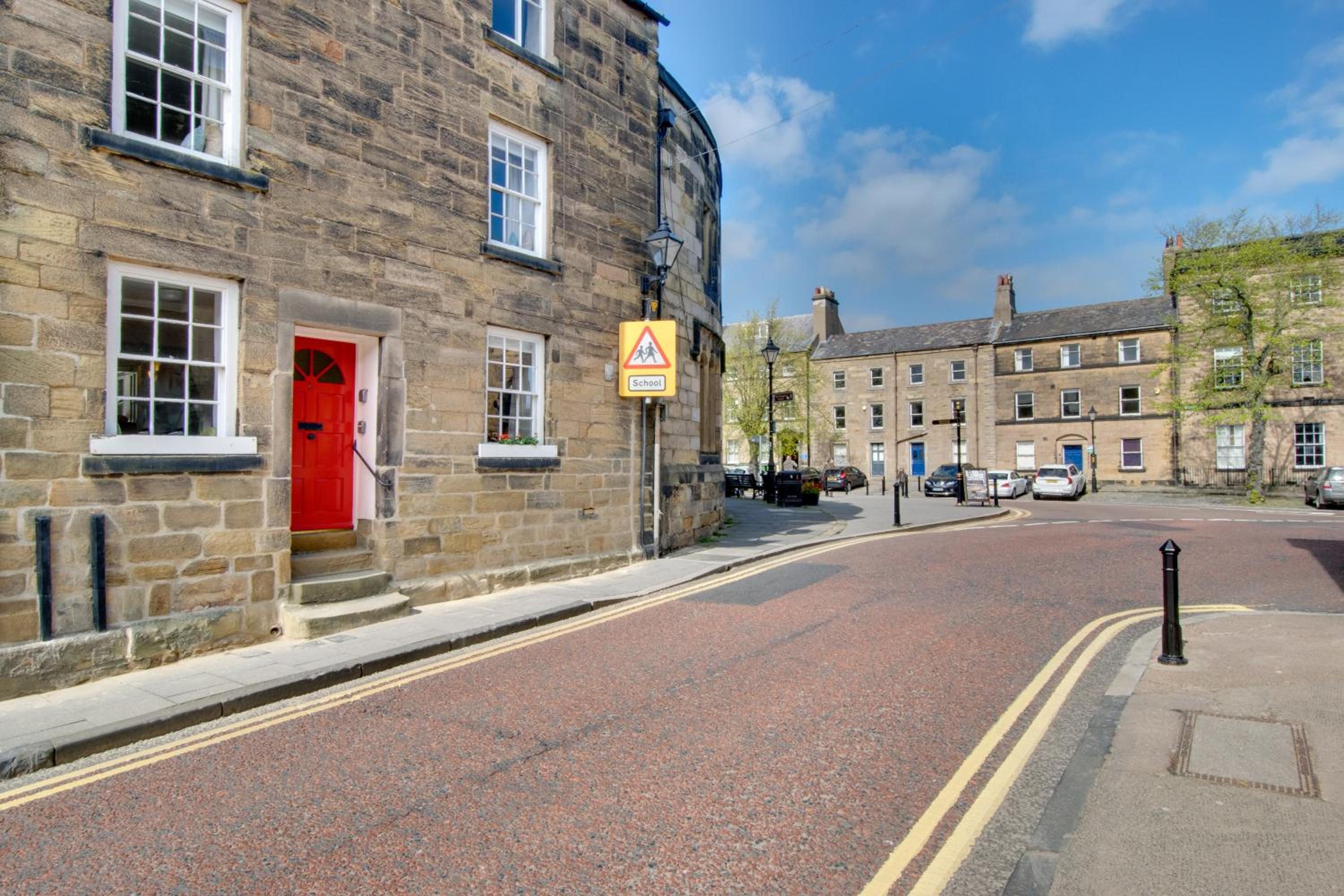 Barbican View - luxury apartment opposite Alnwick Castle view 2