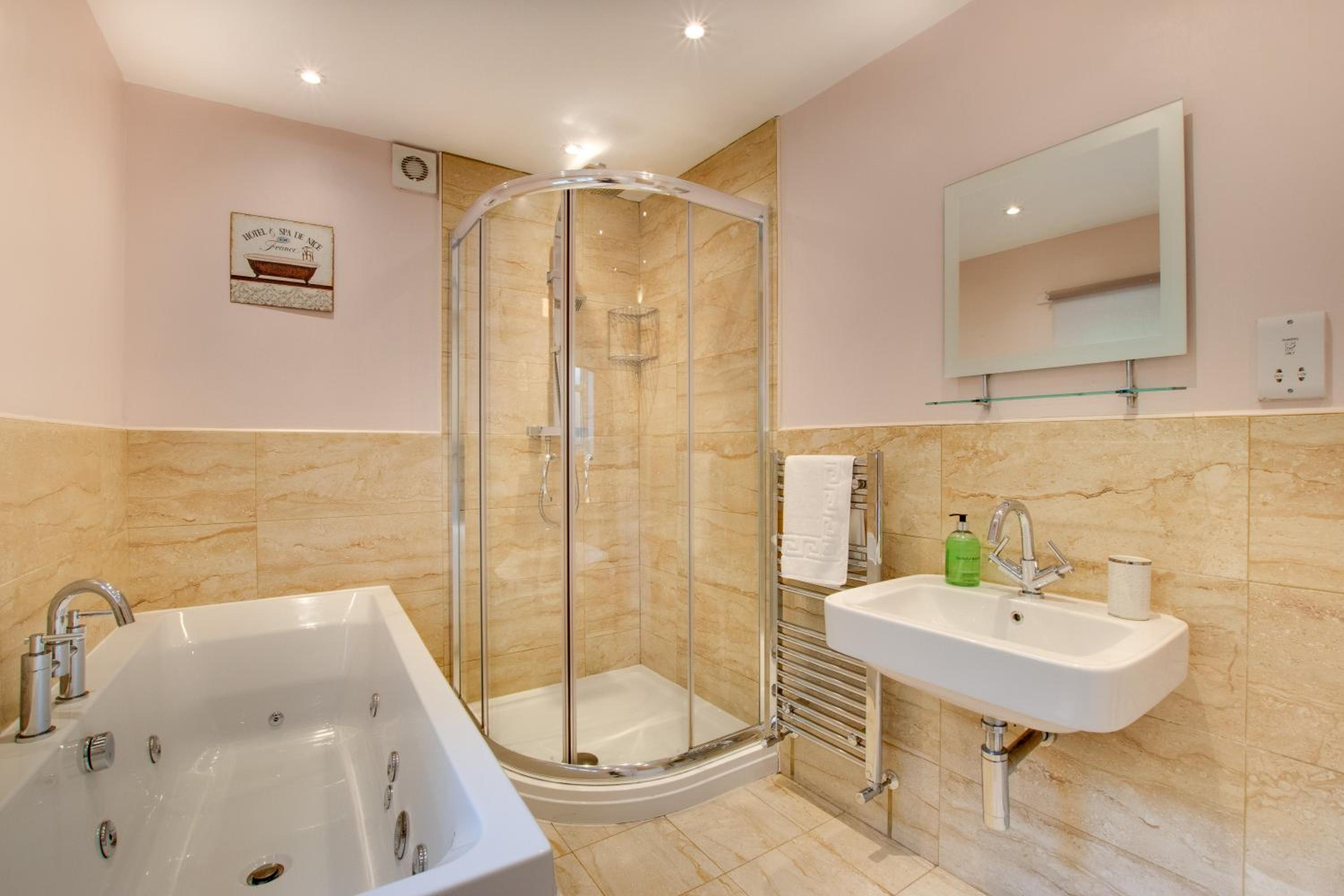 Barbican View - luxury apartment opposite Alnwick Castle view 4
