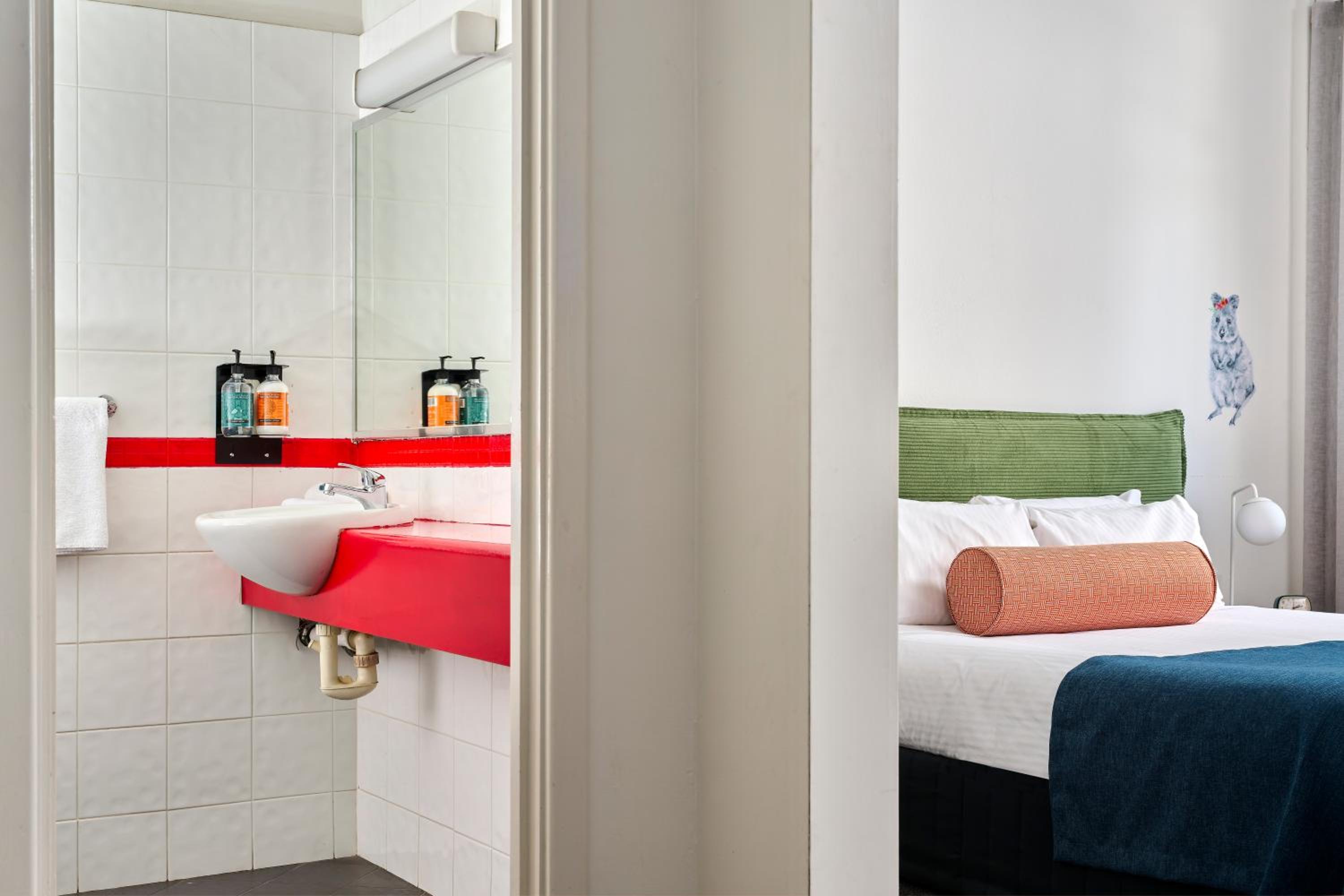Baileys Parkside Motel by VetroBlu