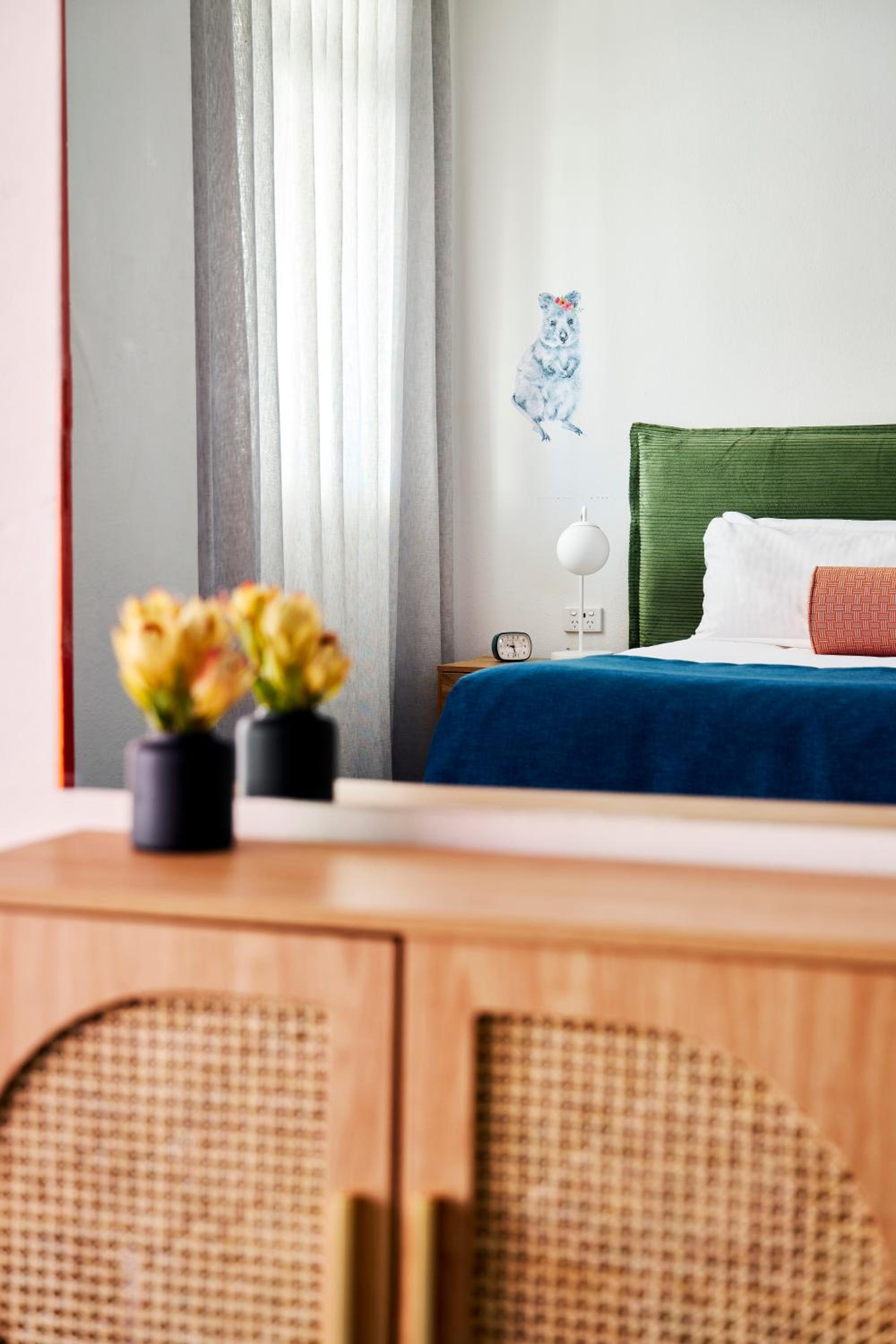 Baileys Parkside Motel by VetroBlu
