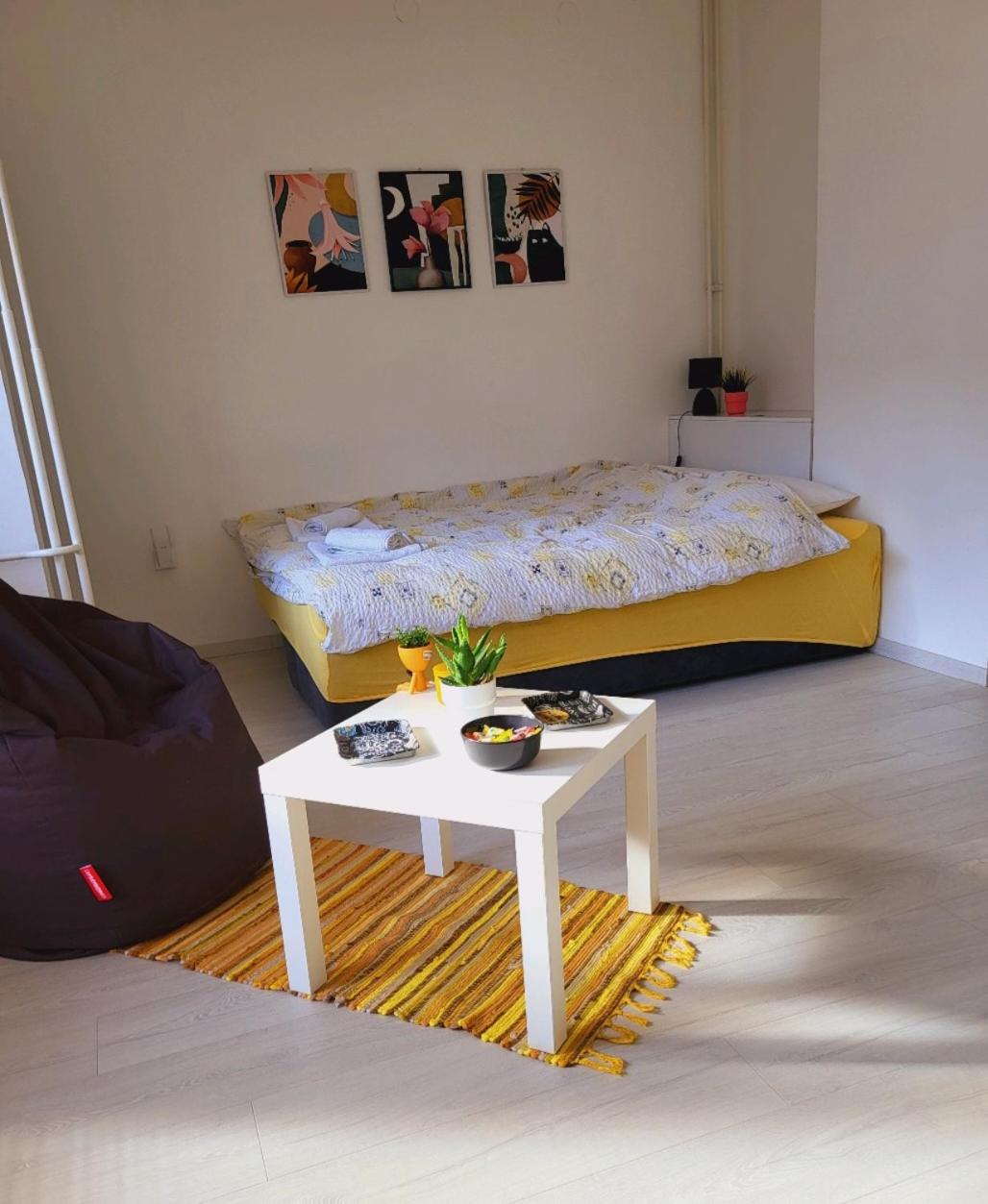 City Center White Apartment! view 3