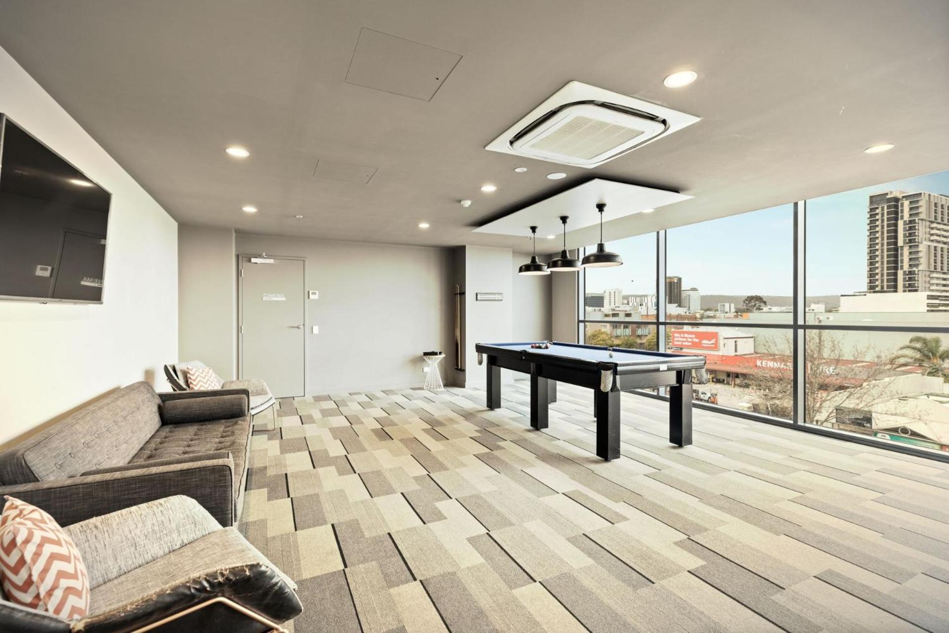 2 BR Apartment with Stunning Views and Car Parking