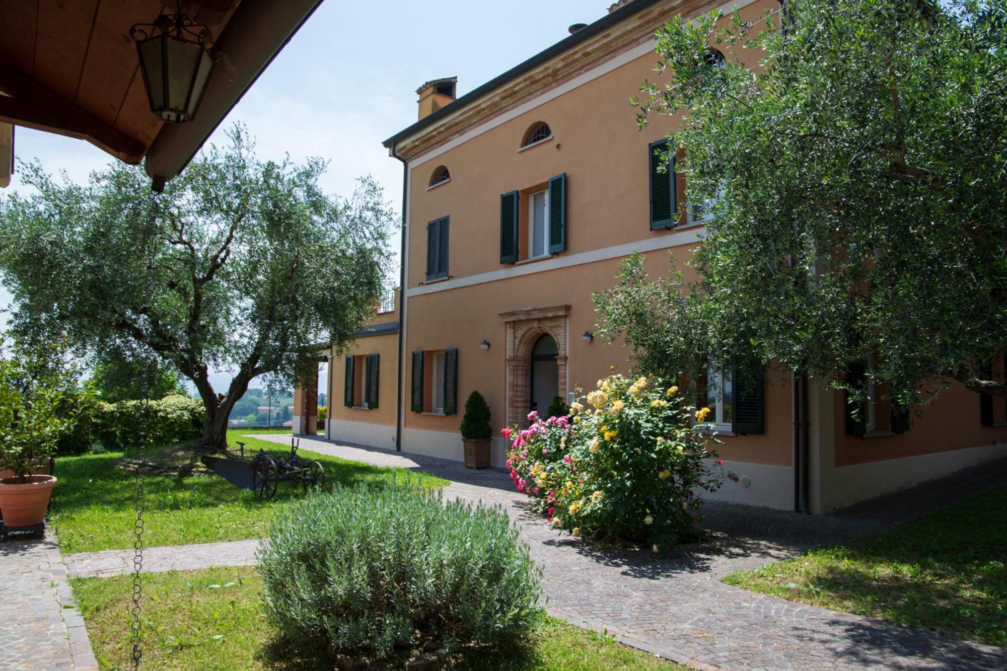 Villa Fiore nel Borgo d'Arte Novilara by Yohome view 2