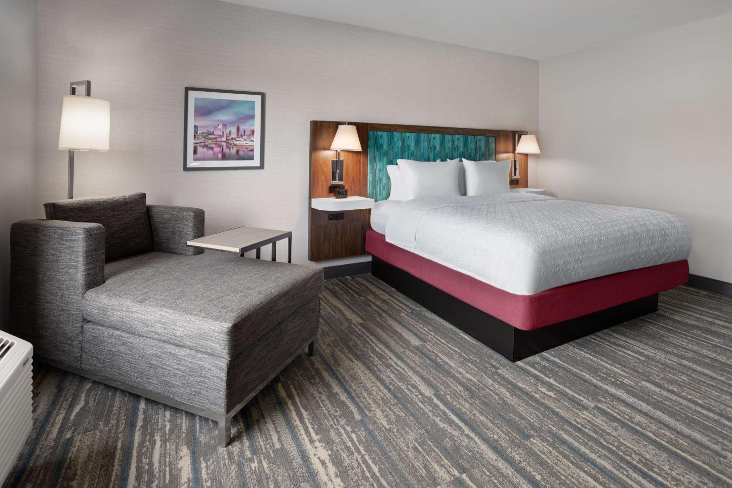 New York City Vacations - Hampton Inn Cleveland-Airport/Tiedeman Road - Property Image 12