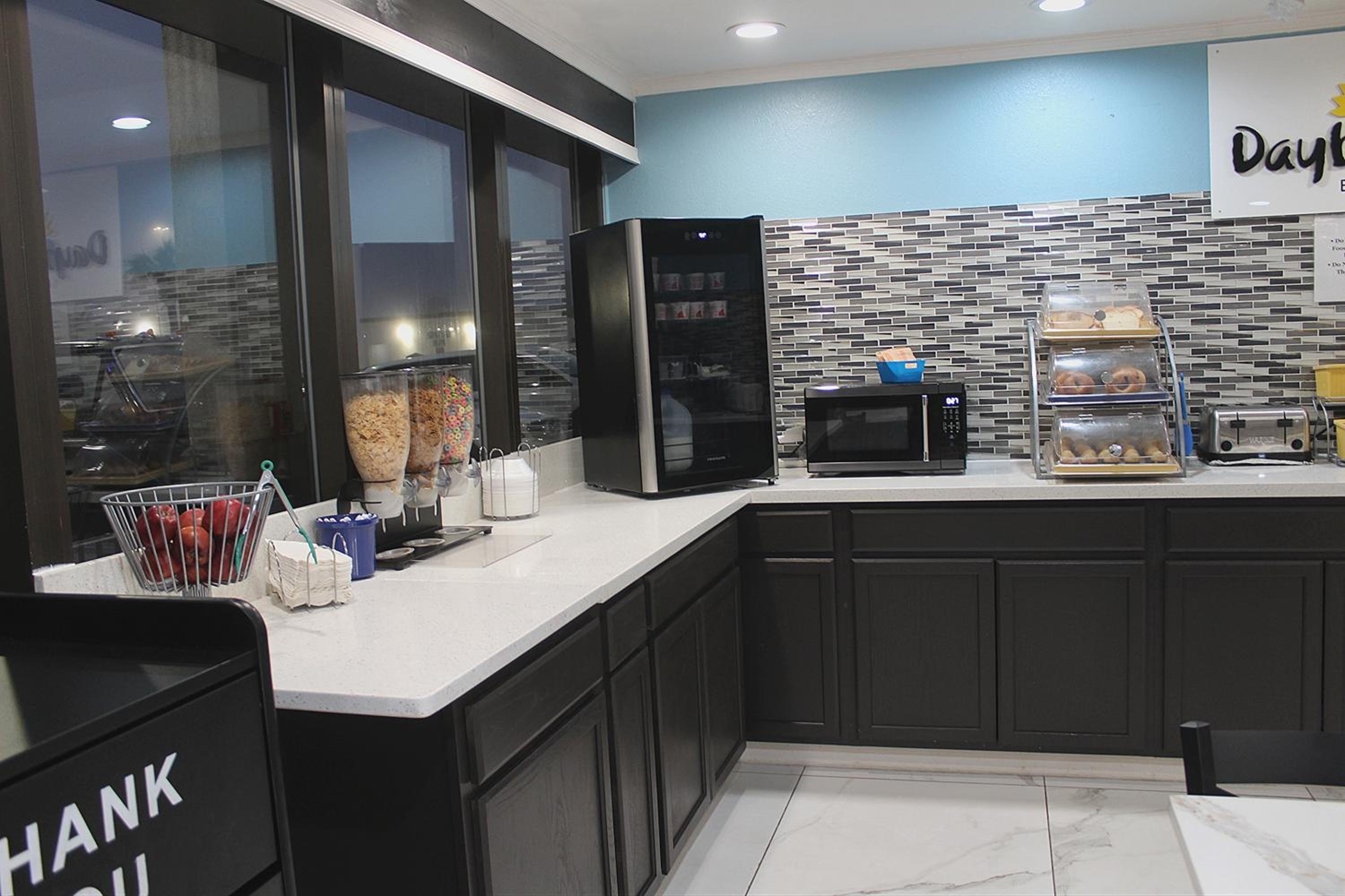 Marianna Vacations - Days Inn by Wyndham Marianna - Property Image 20