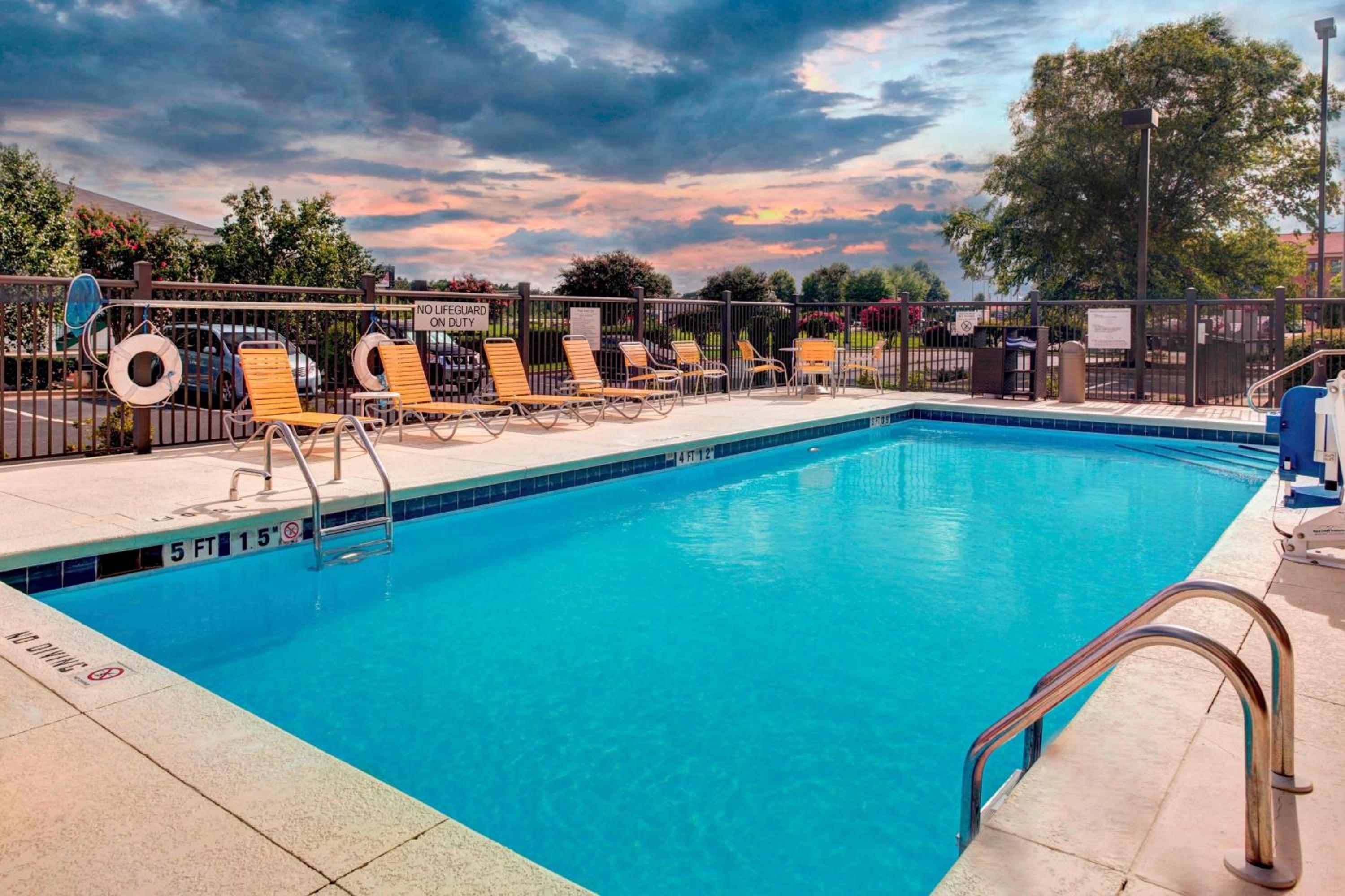 Oxford Vacations - Fairfield Inn  Suites by Marriott Anniston Oxford - Property Image 1
