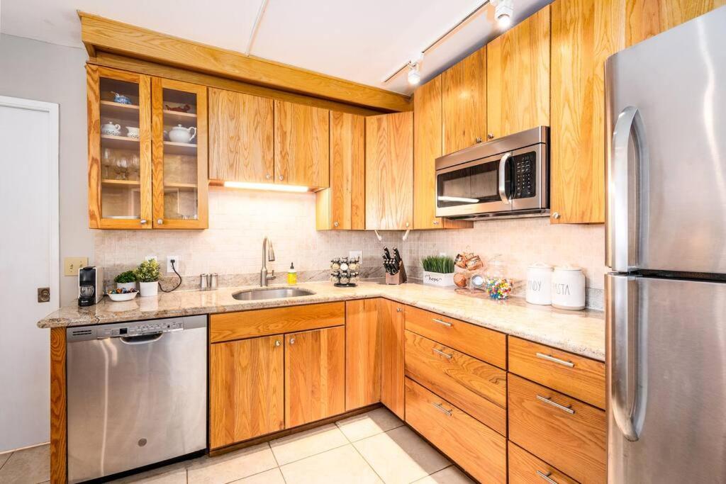 Ocean View Penthouse: Steps to Beach, Fast Wi-Fi view 5