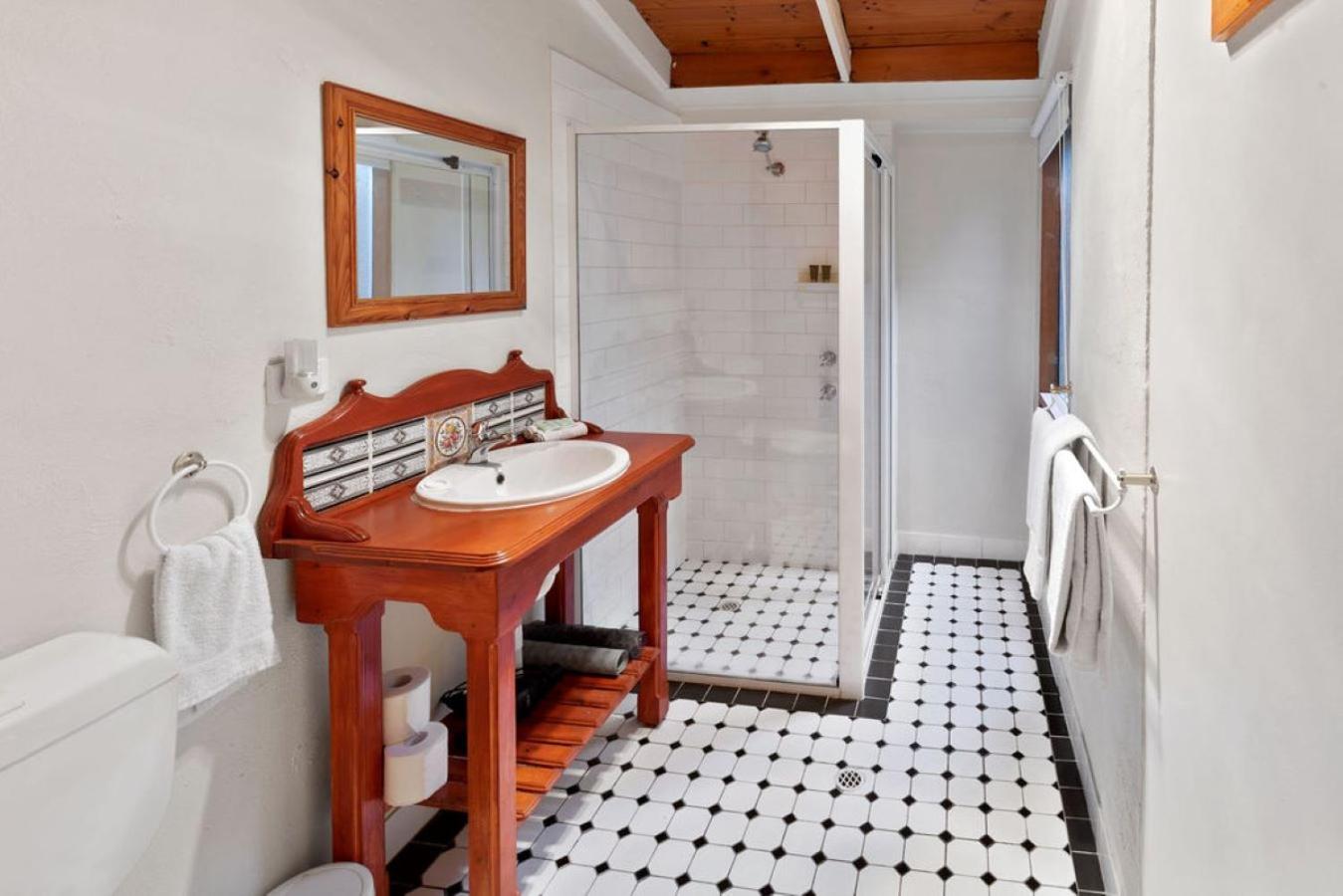 Clarendon Chalets - Property Image 13