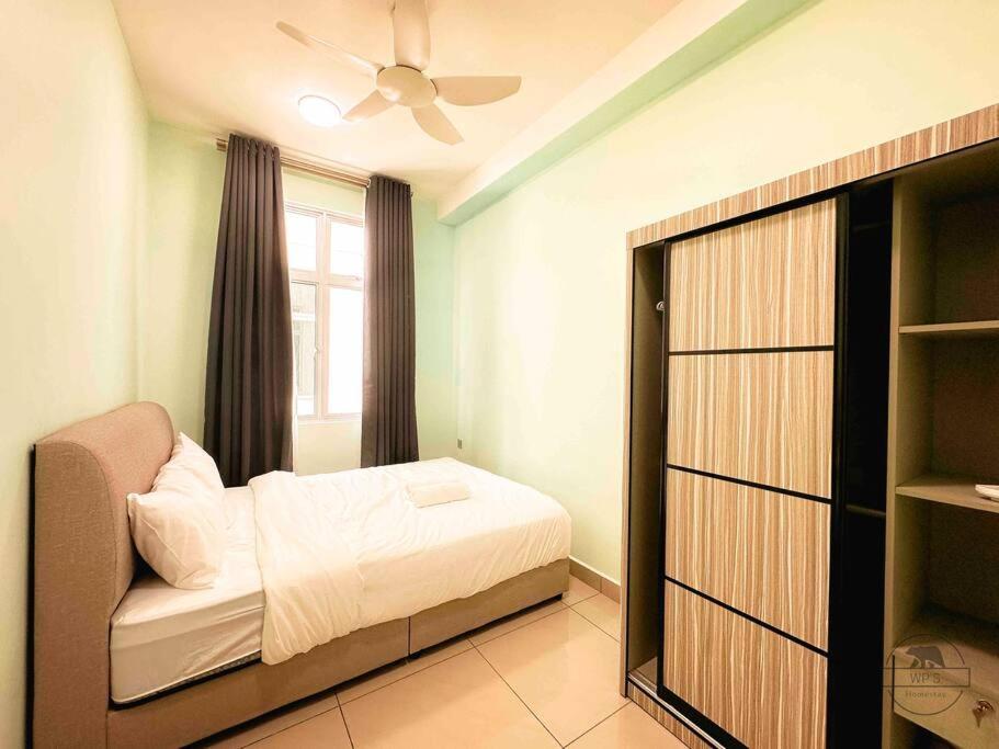 LARKIN SKS HABITAT 2bdr By WP HOMESTAY
