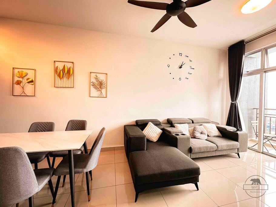 LARKIN SKS HABITAT 2bdr By WP HOMESTAY