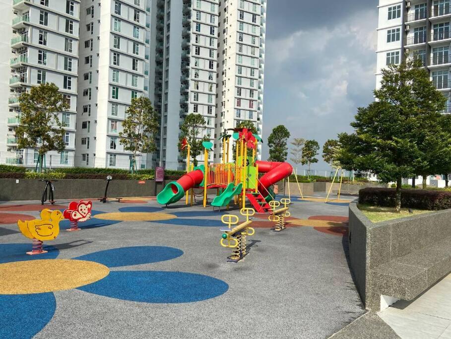 LARKIN SKS HABITAT 2bdr By WP HOMESTAY